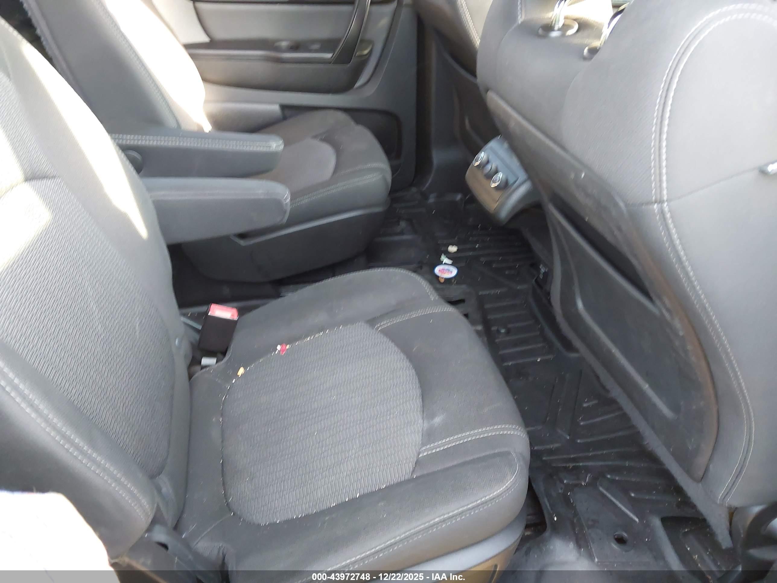 CHEVROLET TRAVERSE image 8
