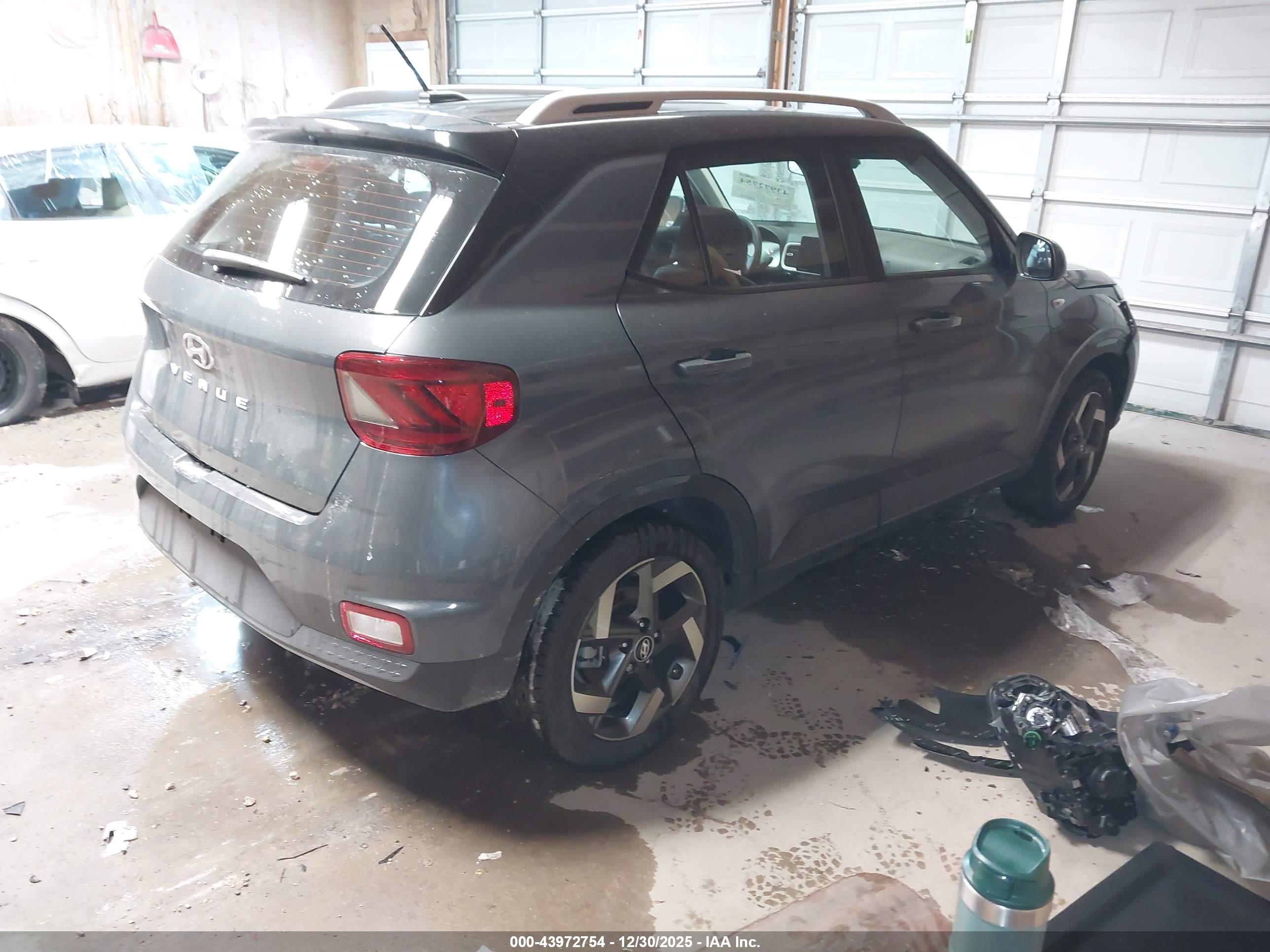 HYUNDAI VENUE image 4