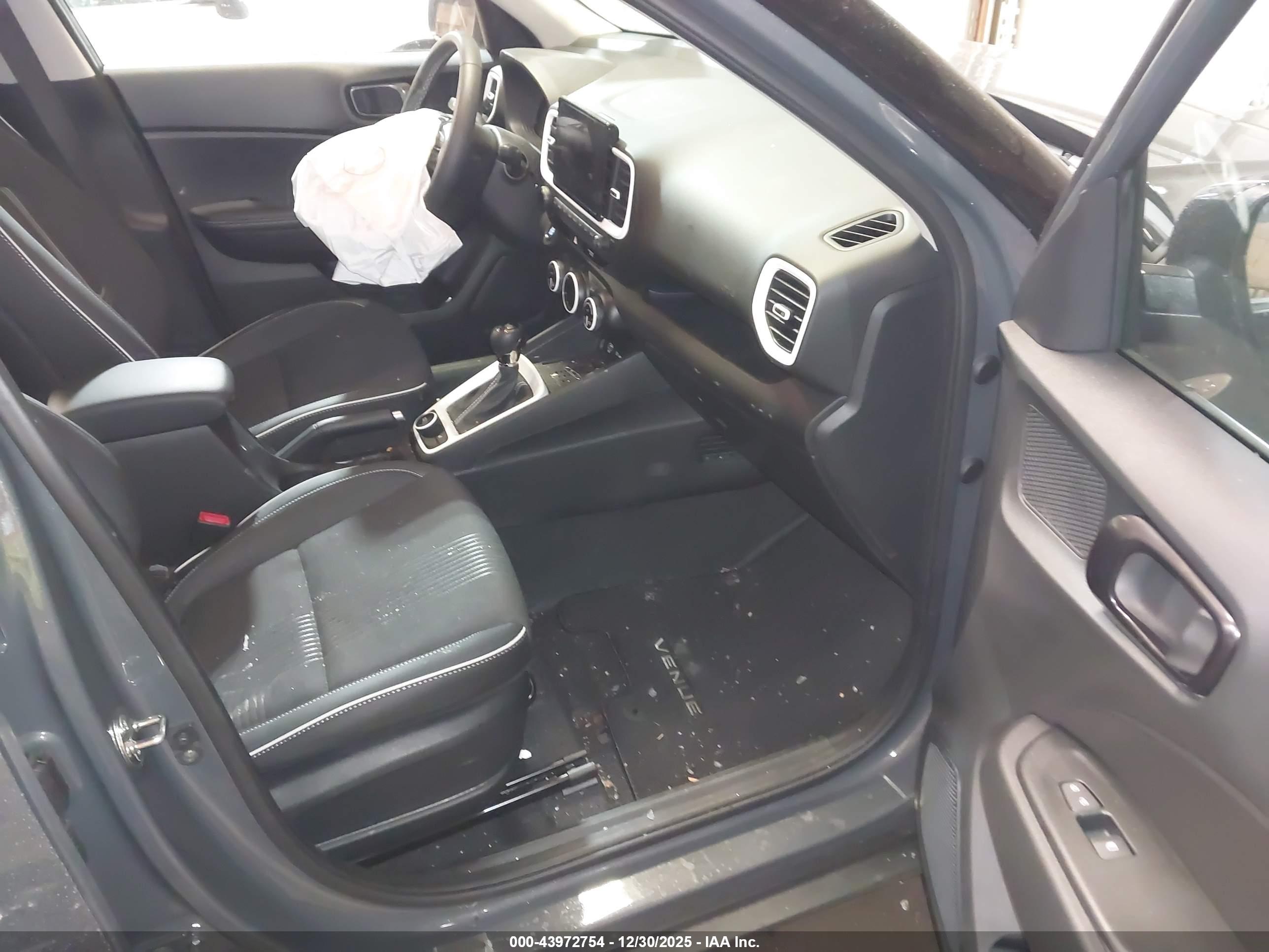 HYUNDAI VENUE image 5
