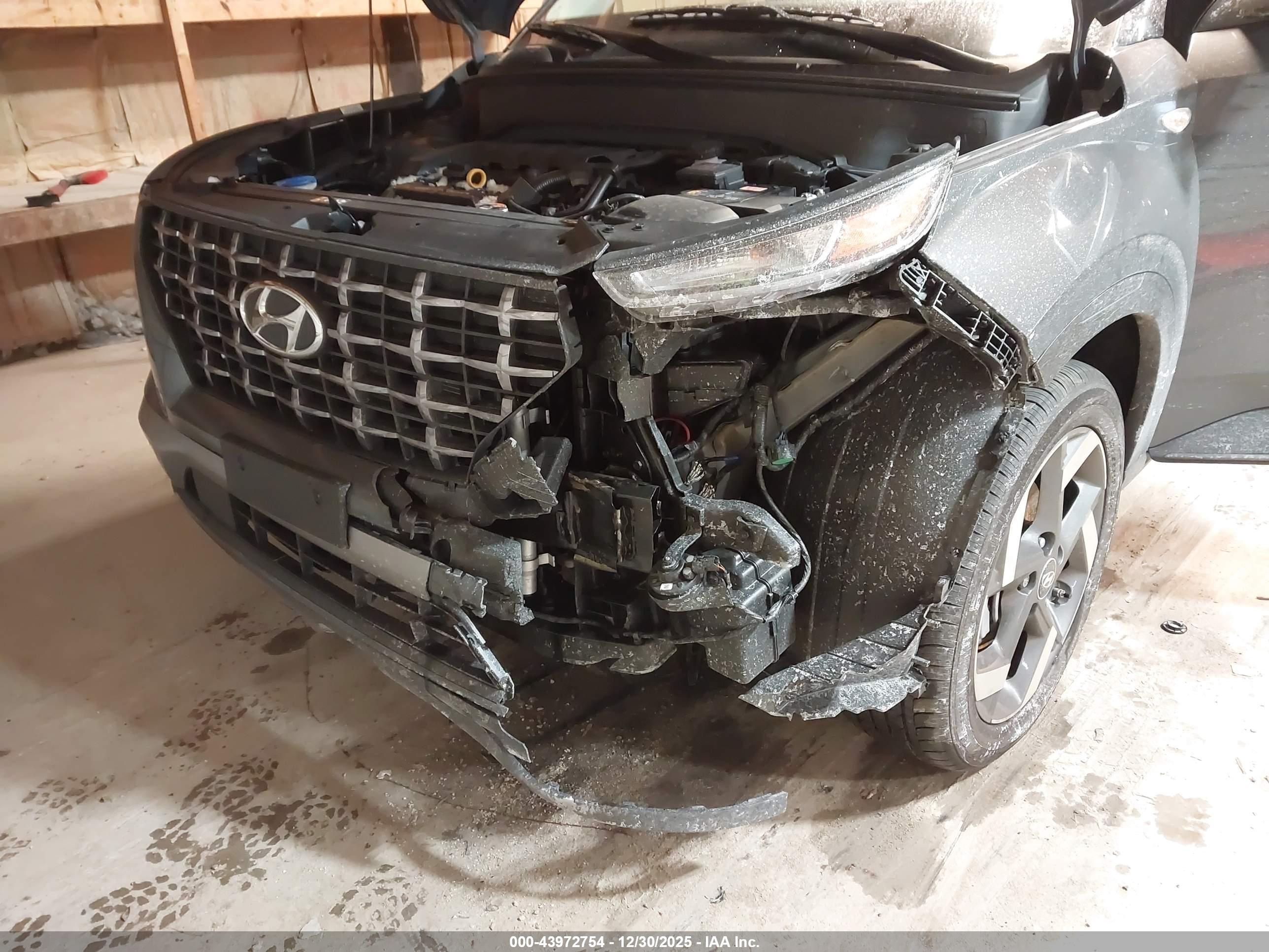 HYUNDAI VENUE image 6