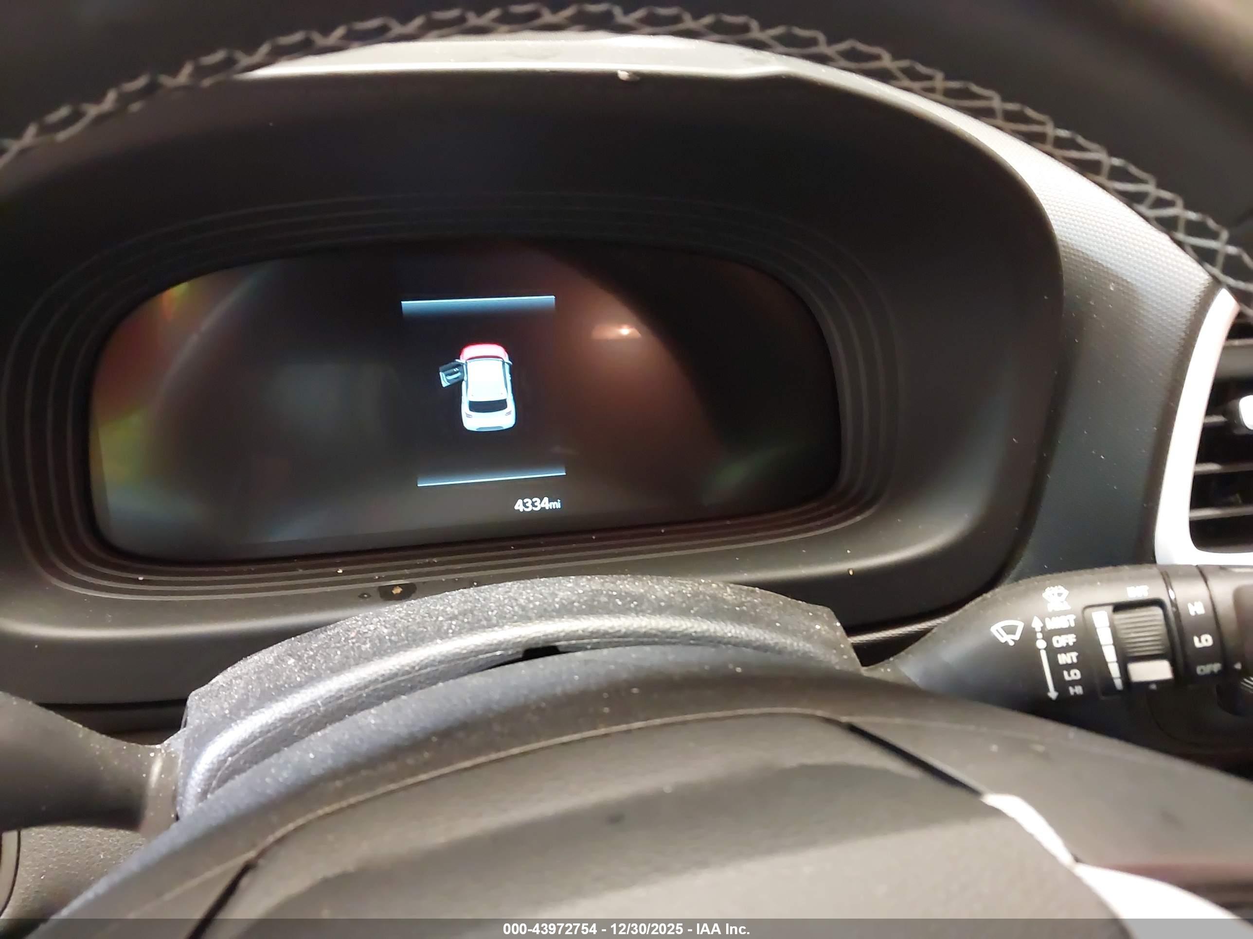HYUNDAI VENUE image 7