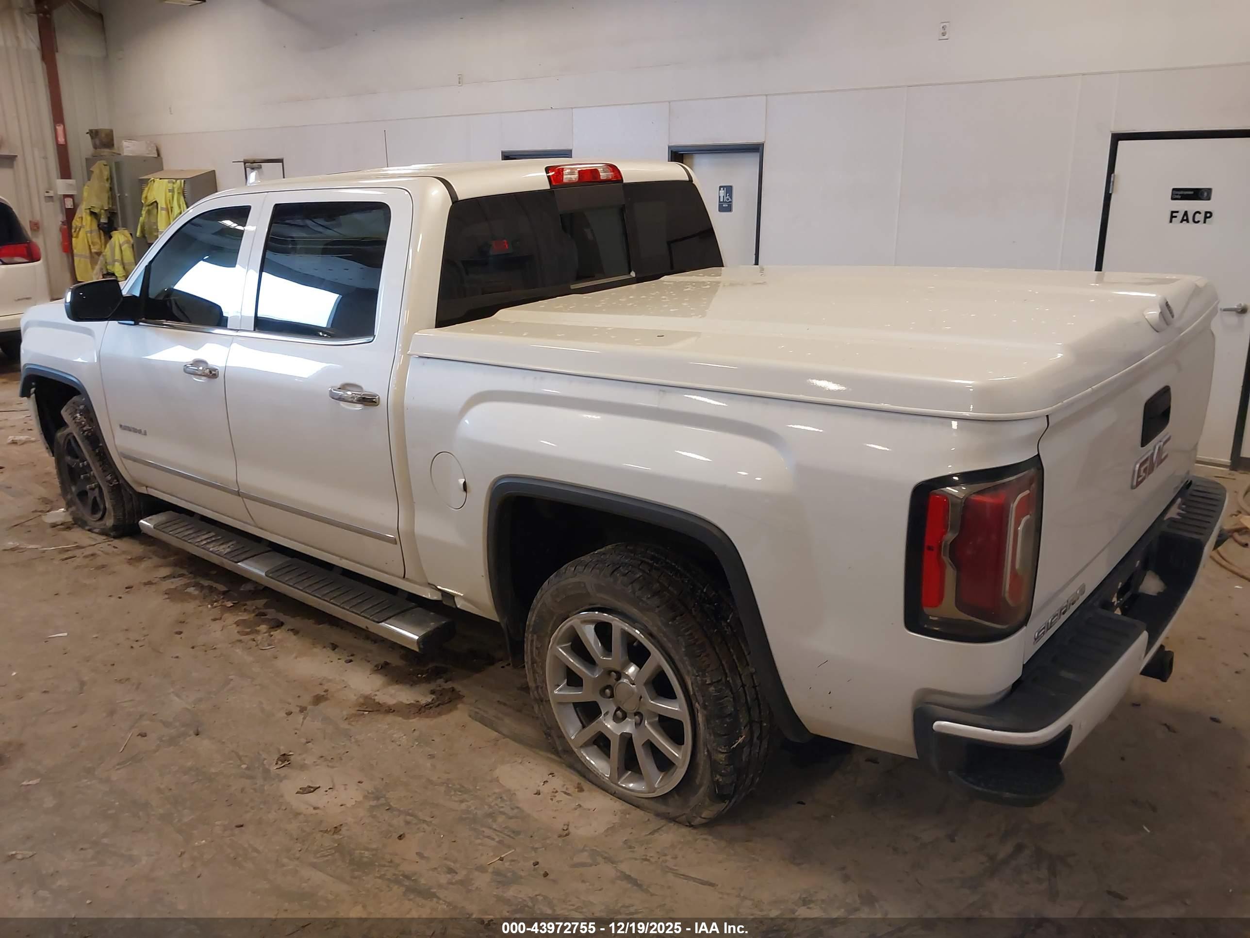 GMC SIERRA image 3
