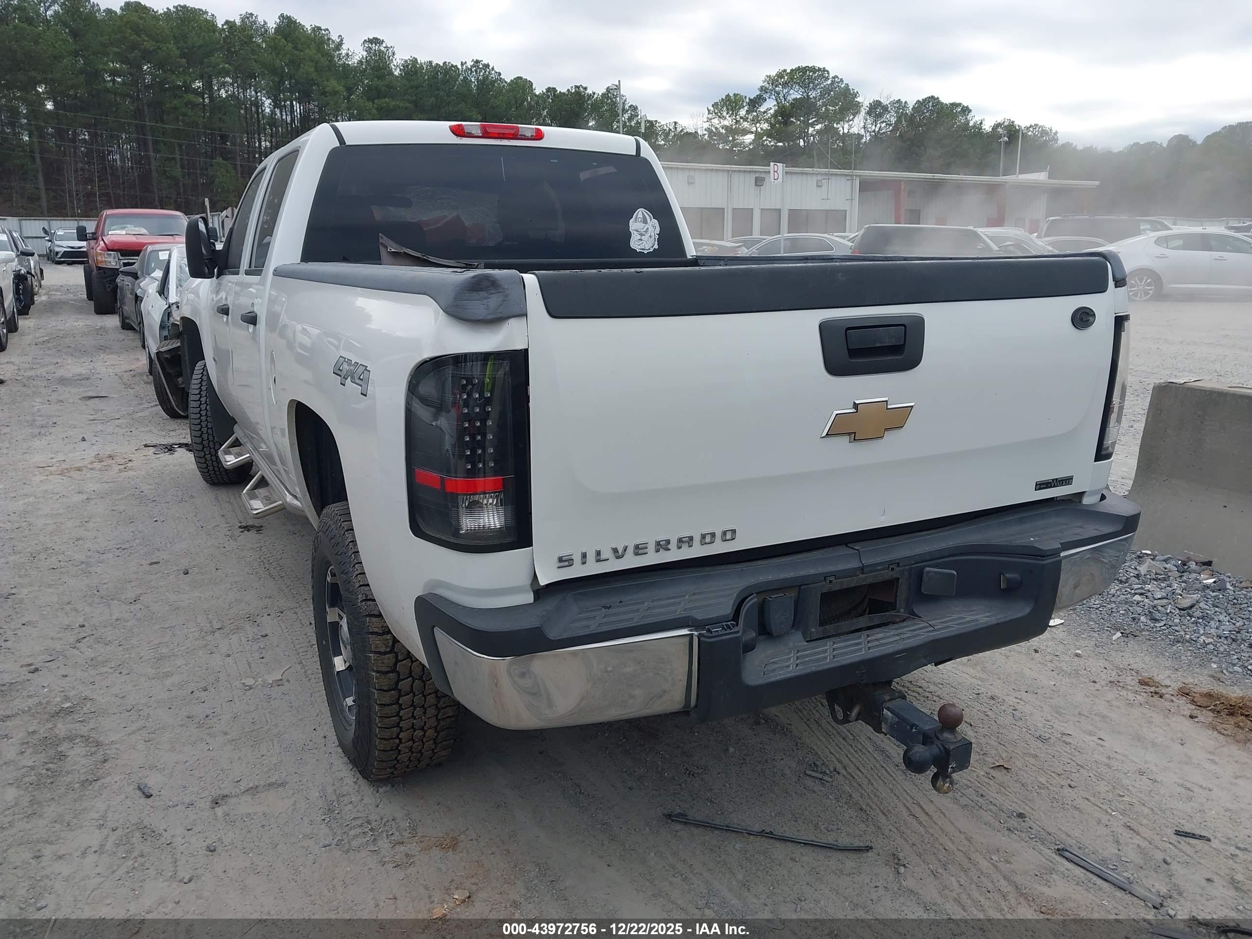 CHEVROLET SILVERADO image 3