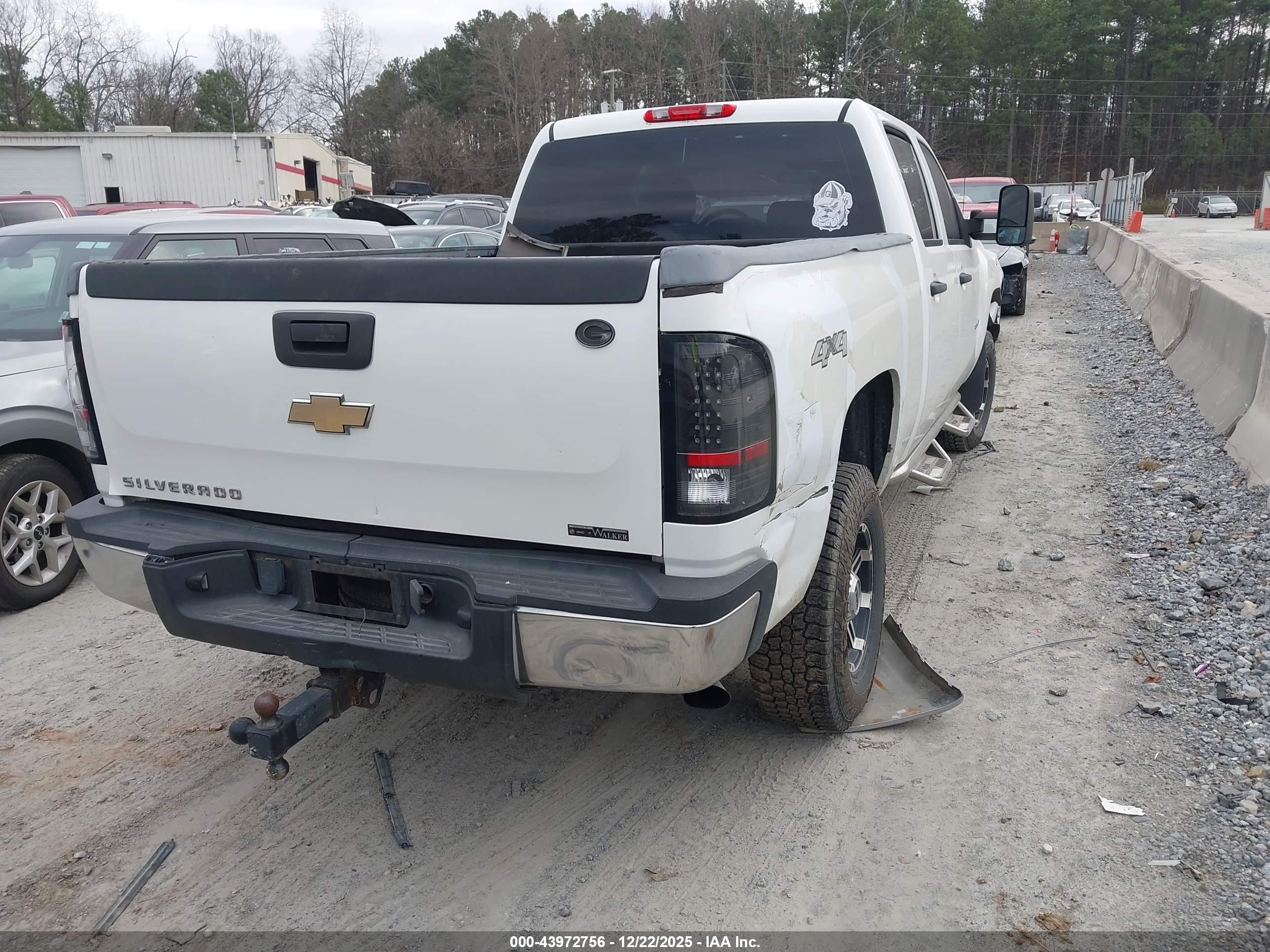 CHEVROLET SILVERADO image 4