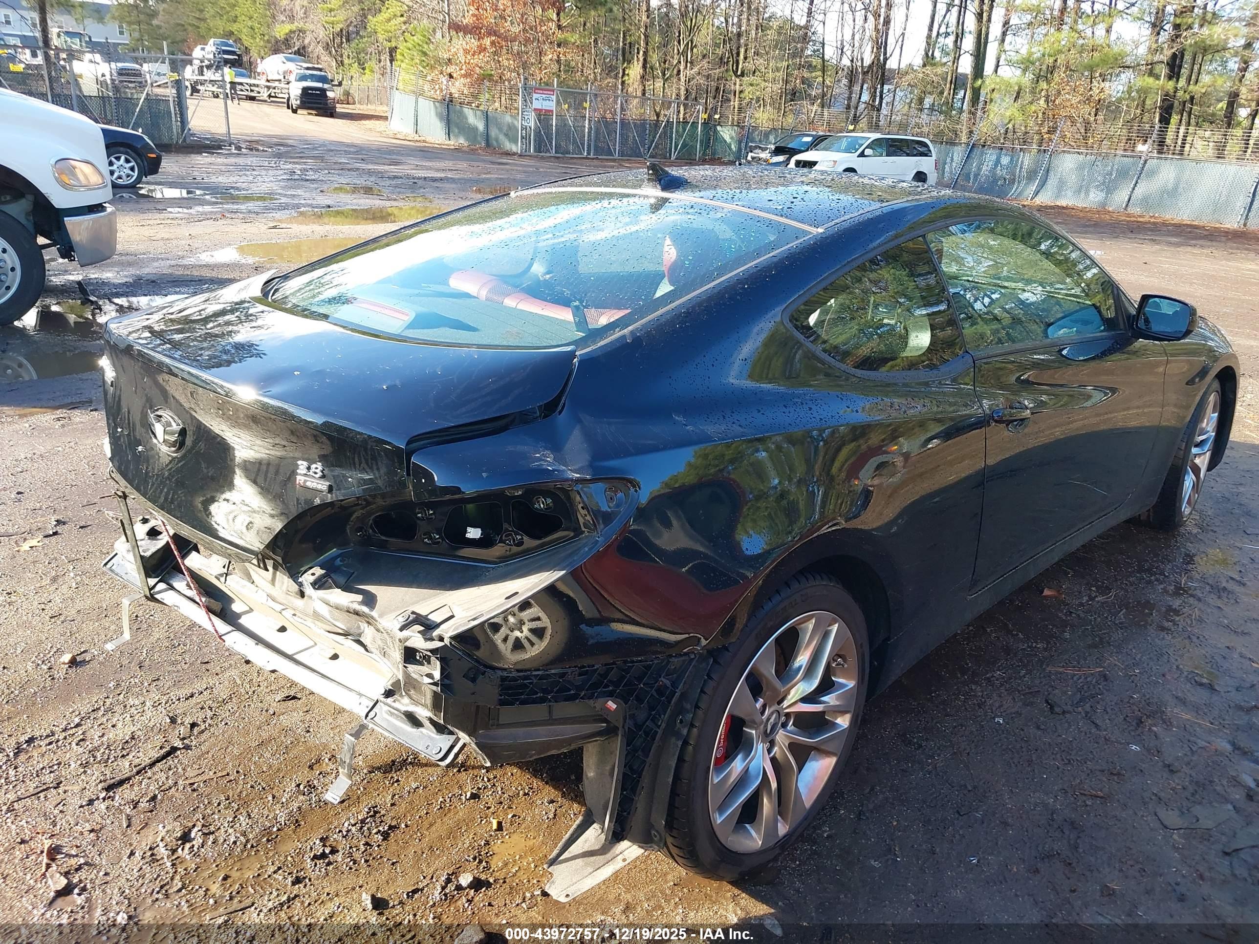 HYUNDAI GENESIS image 4
