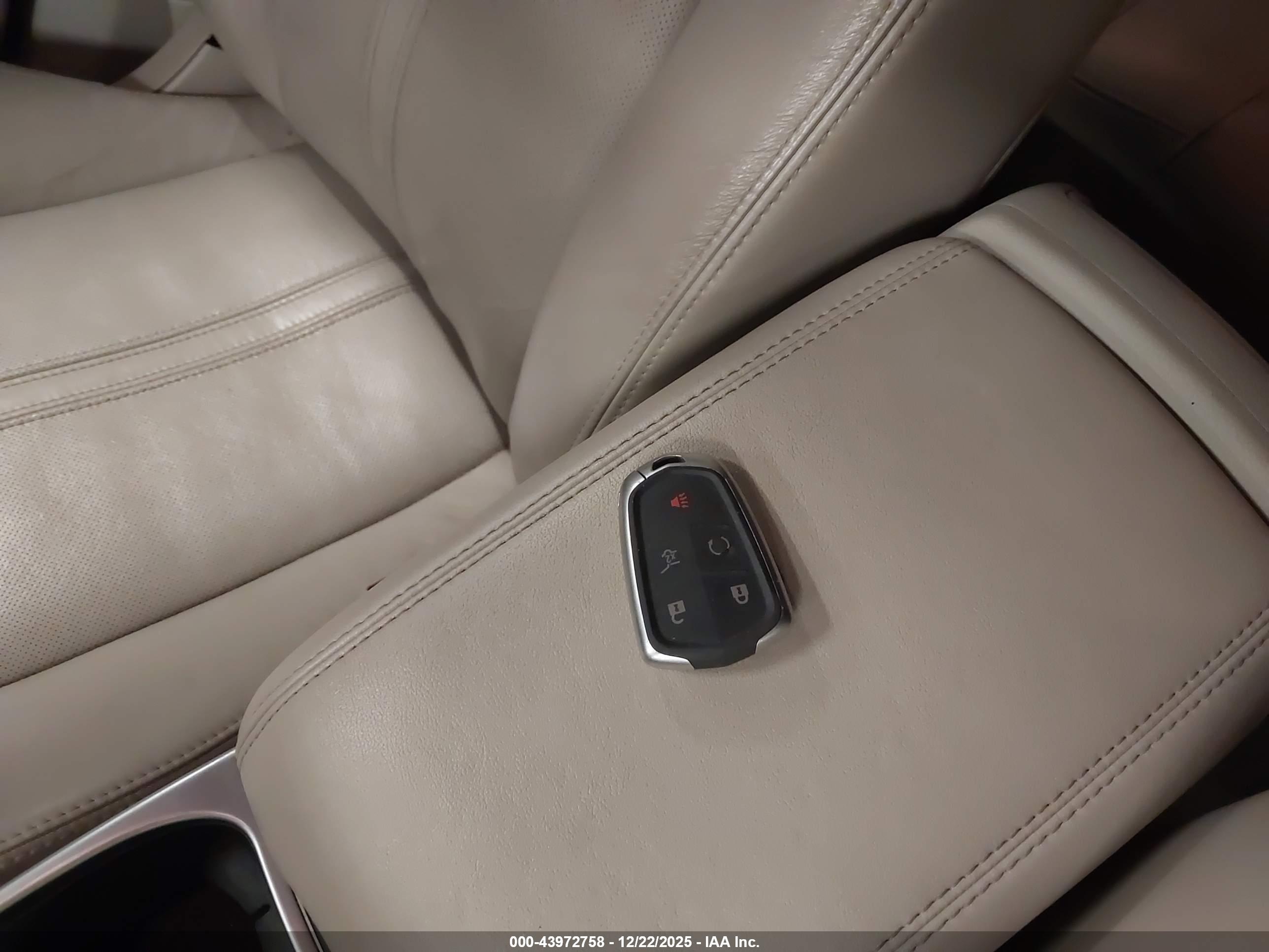 CADILLAC SRX image 11