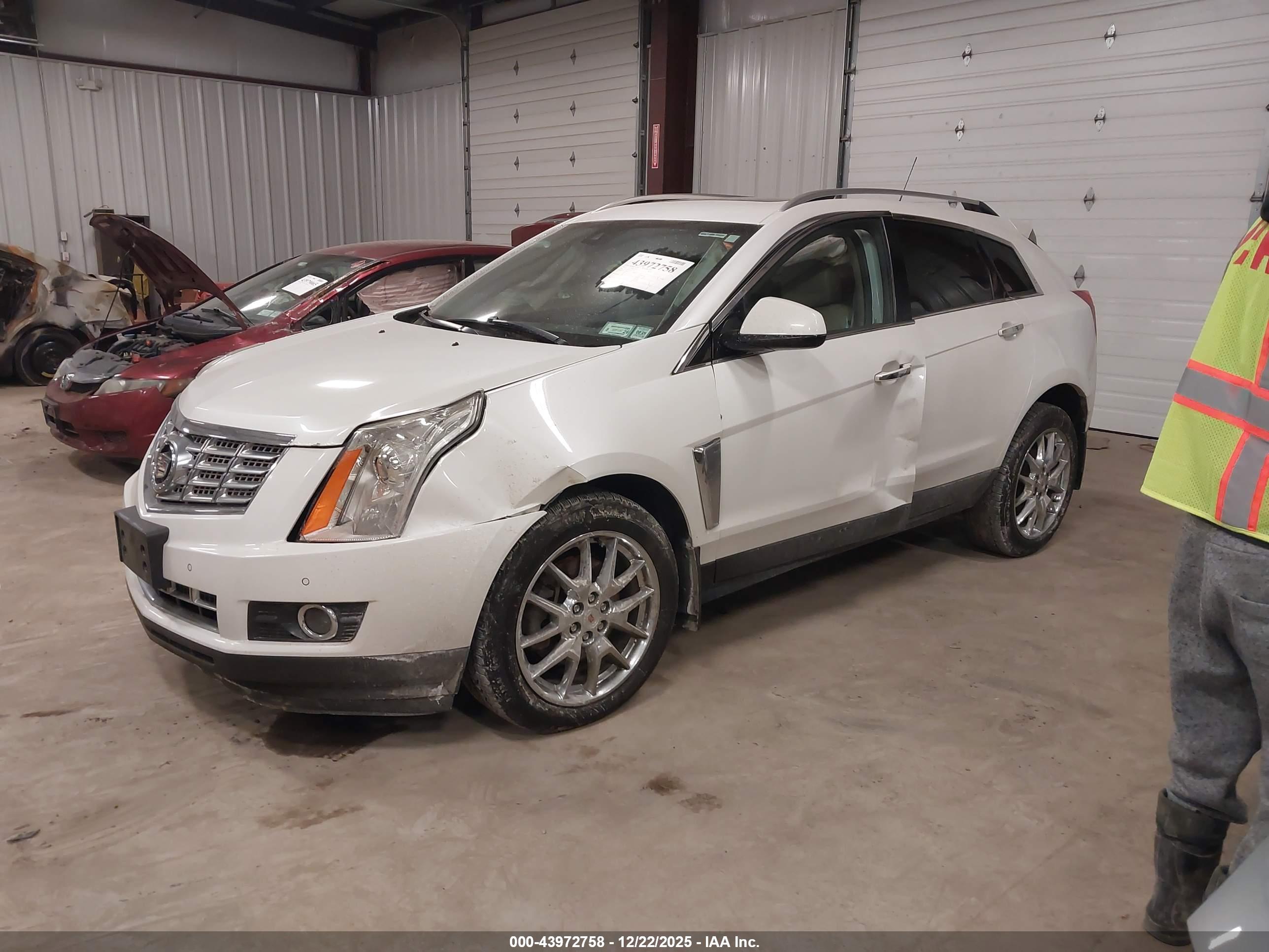 CADILLAC SRX image 2