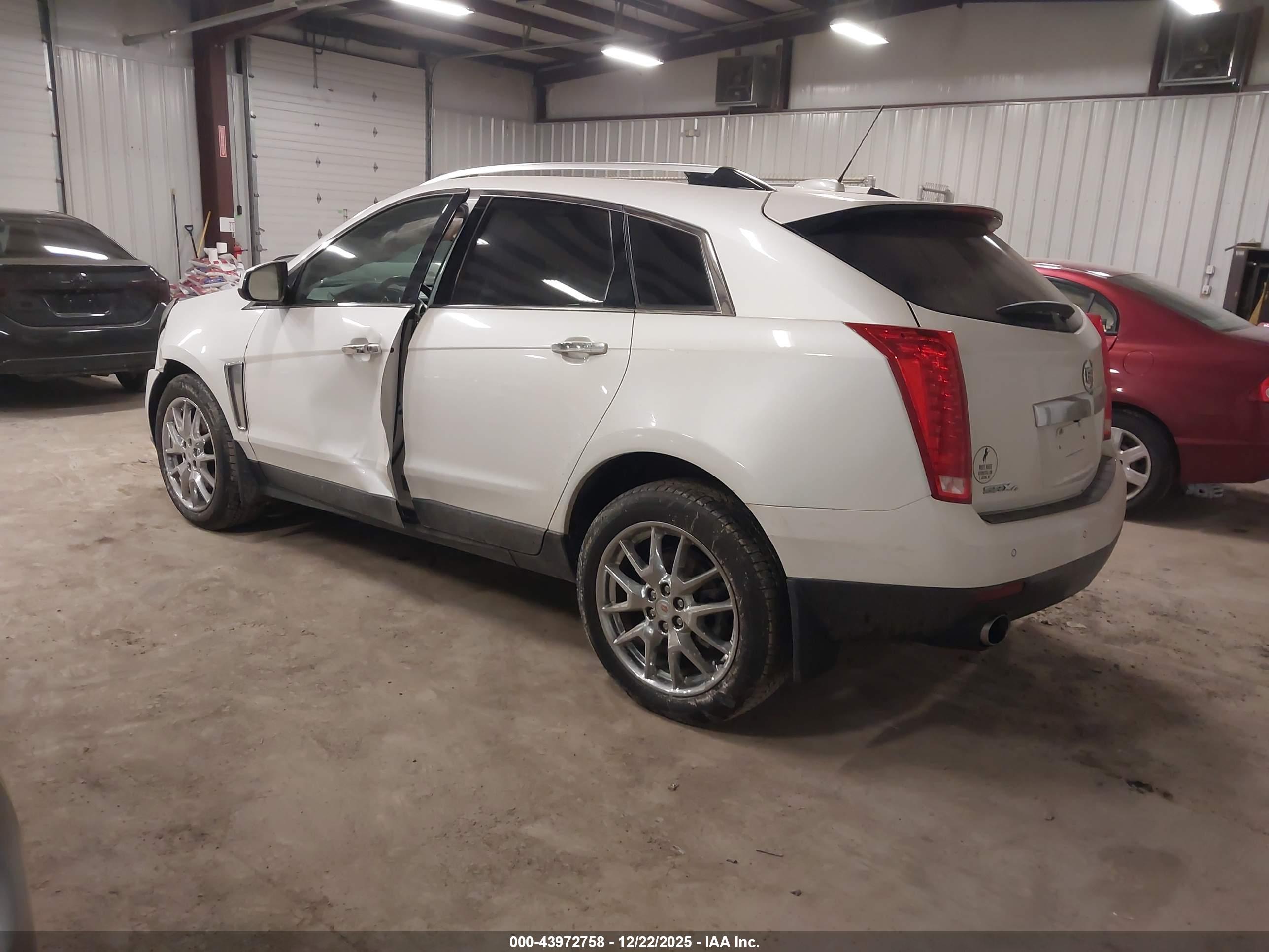 CADILLAC SRX image 3