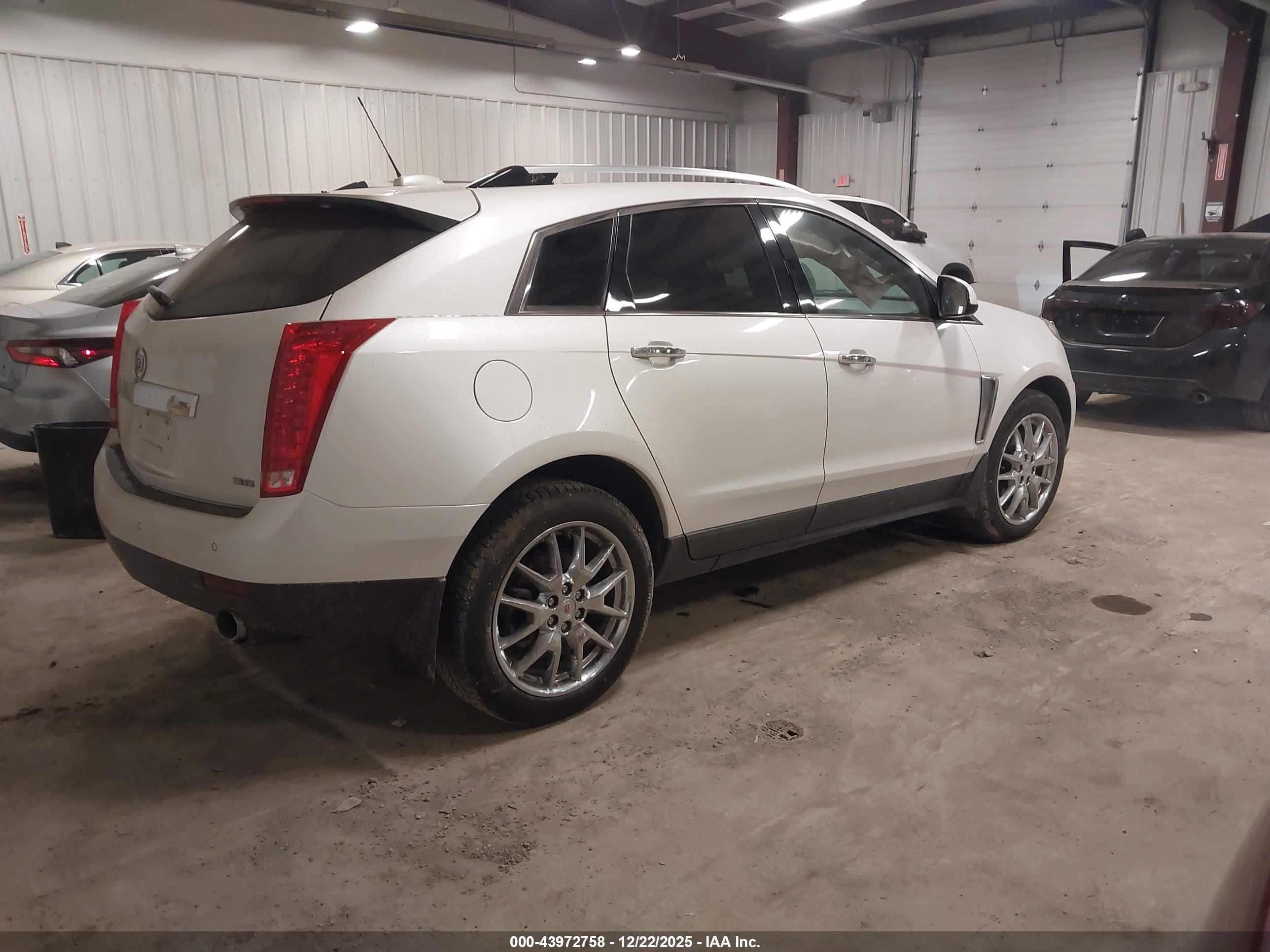 CADILLAC SRX image 4