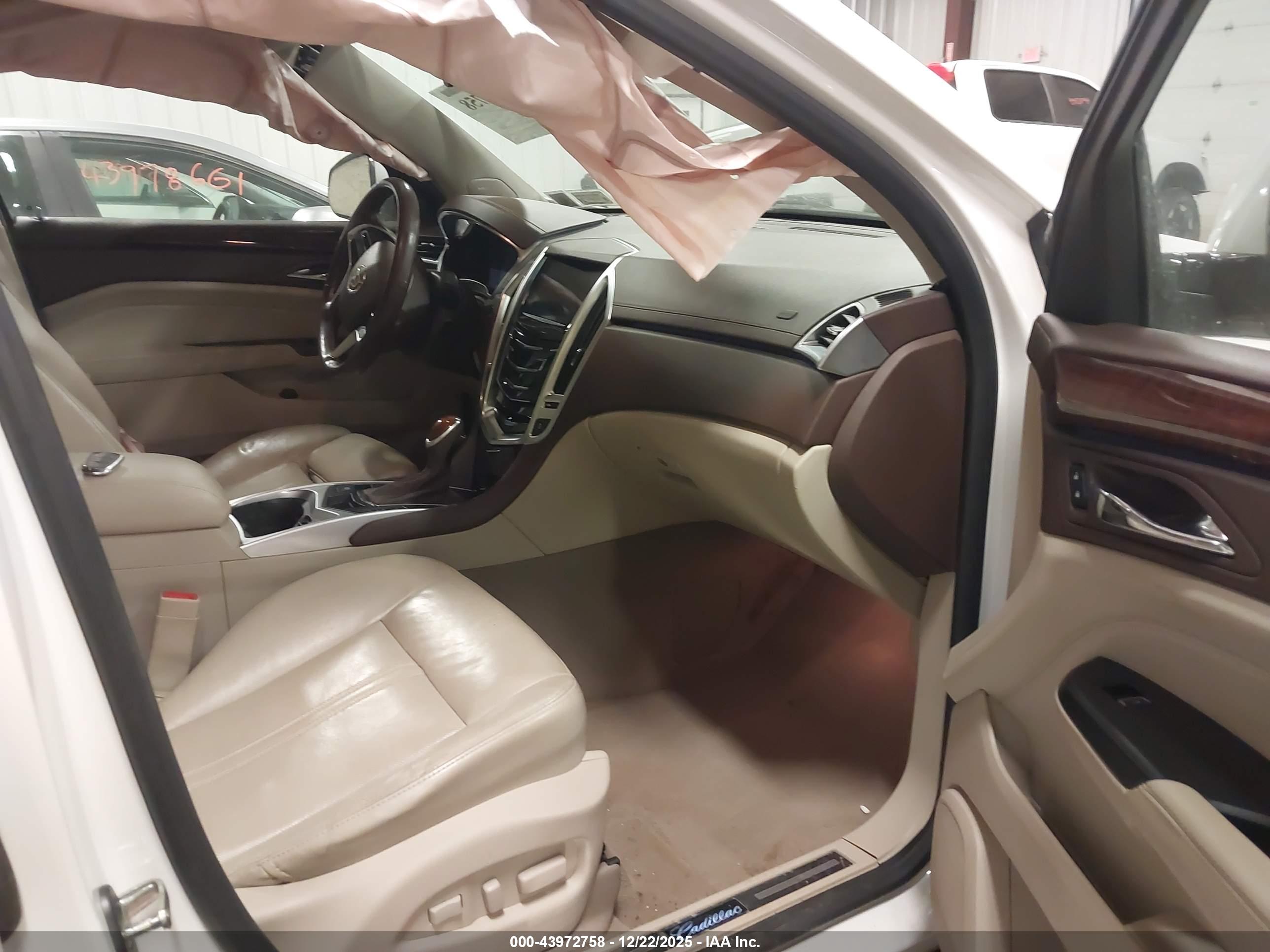 CADILLAC SRX image 5