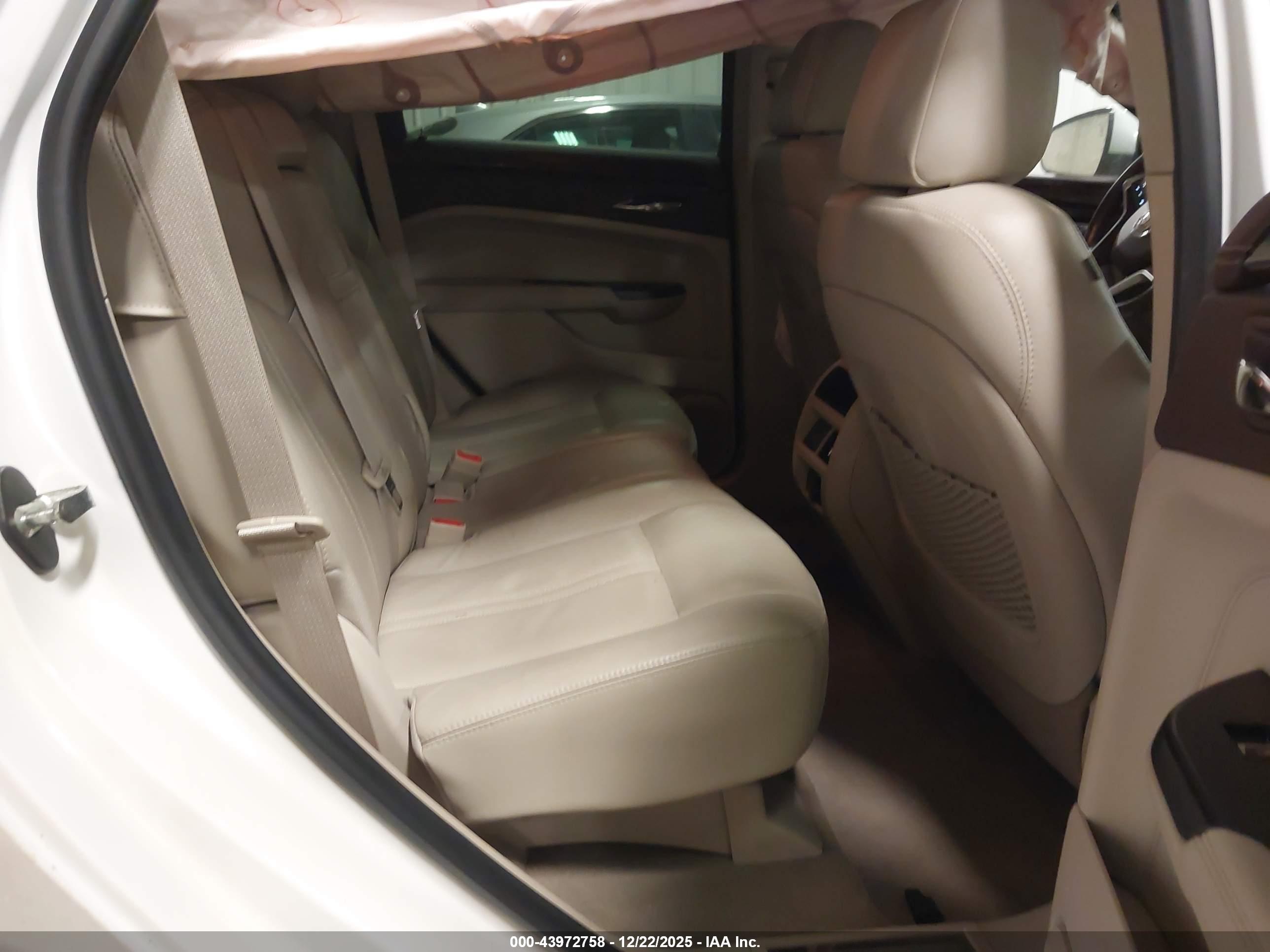 CADILLAC SRX image 8