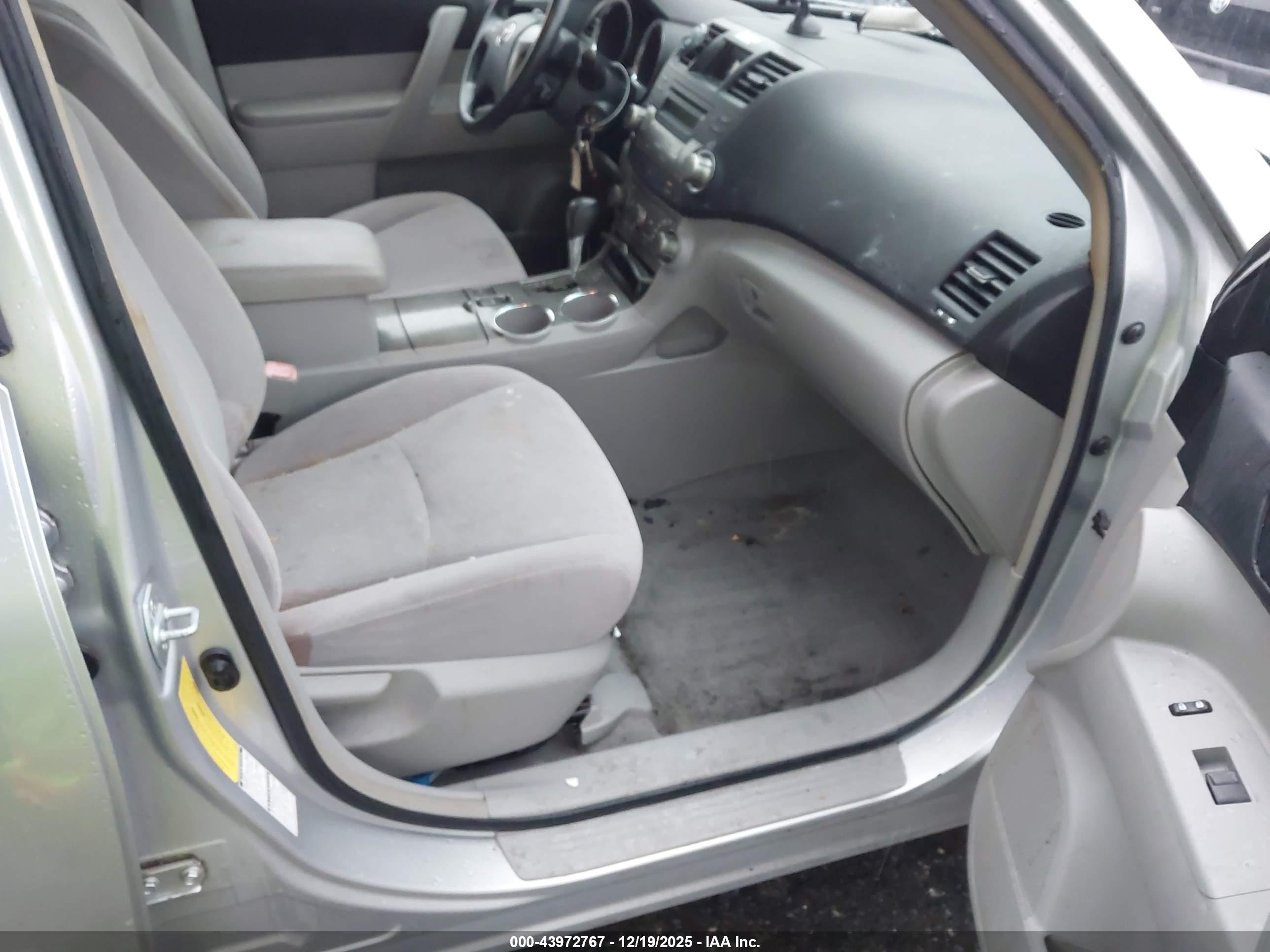 TOYOTA HIGHLANDER image 5