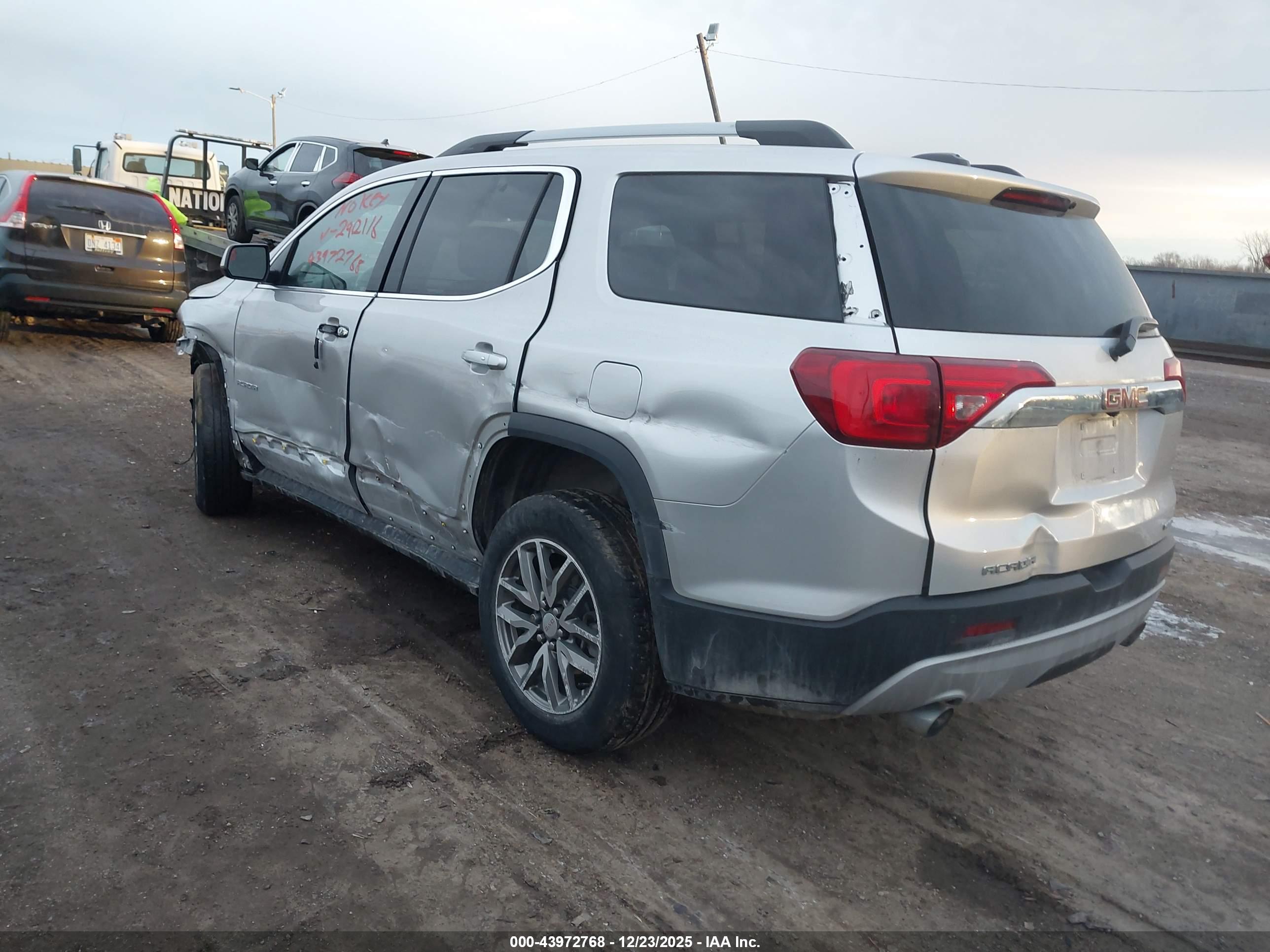 GMC ACADIA image 3
