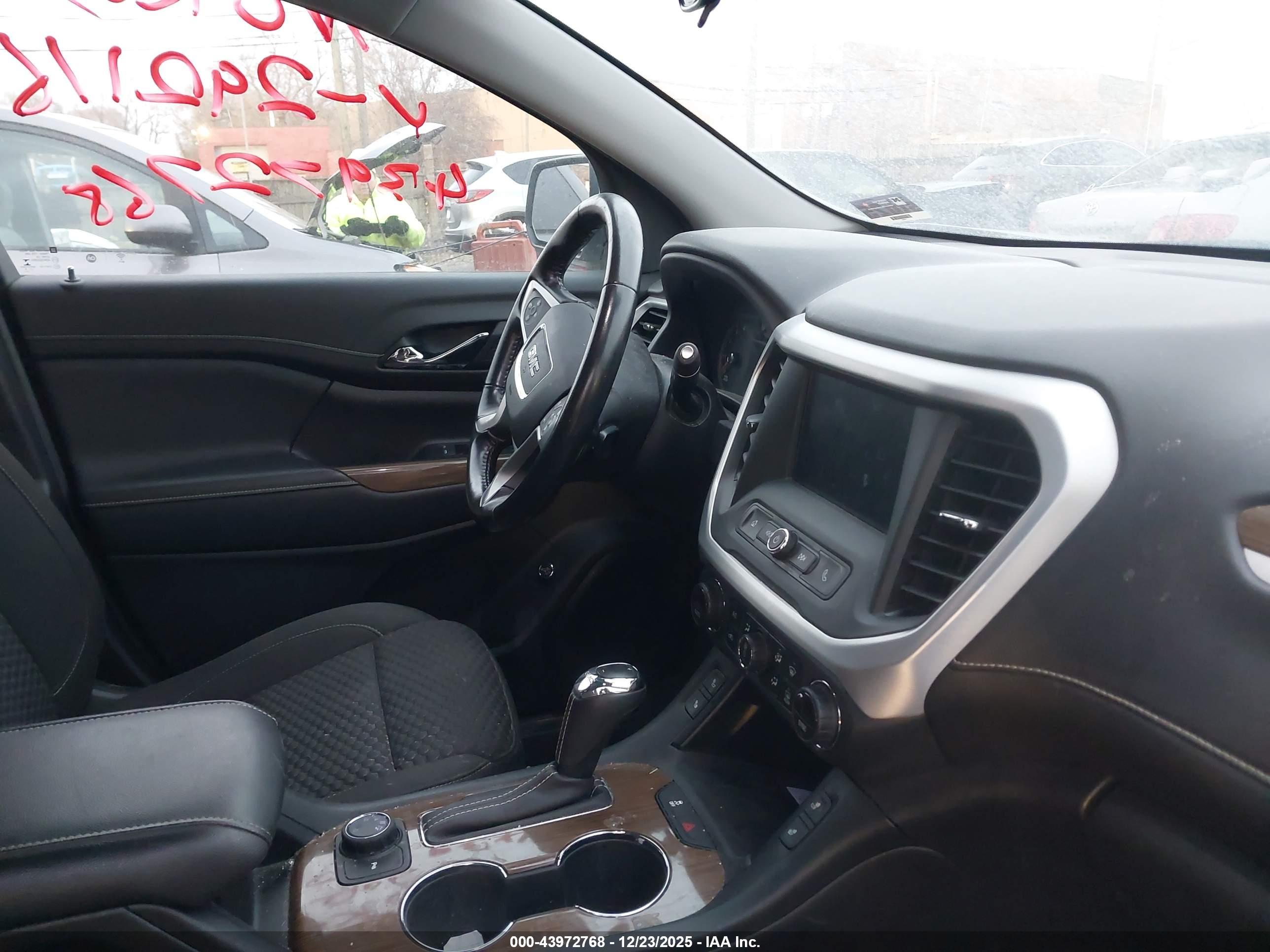 GMC ACADIA image 5