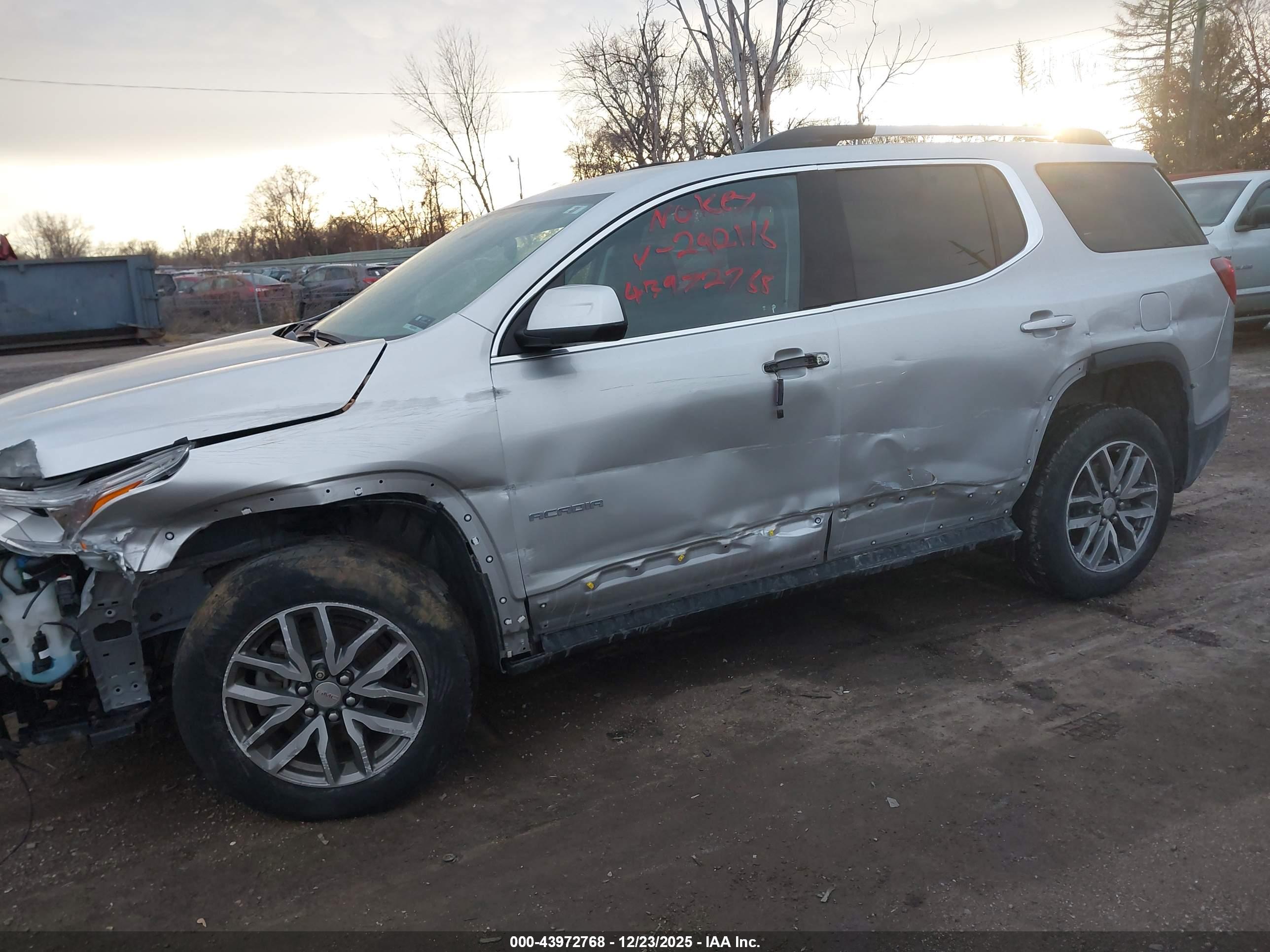 GMC ACADIA image 6