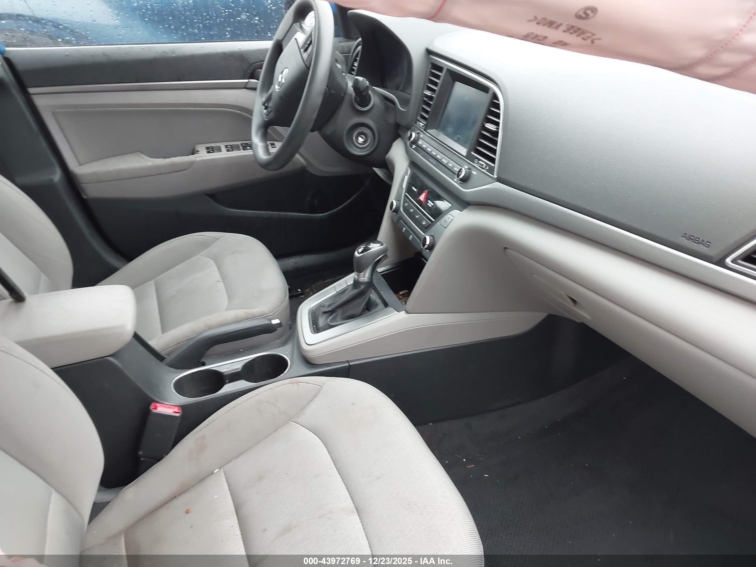 HYUNDAI ELANTRA image 5