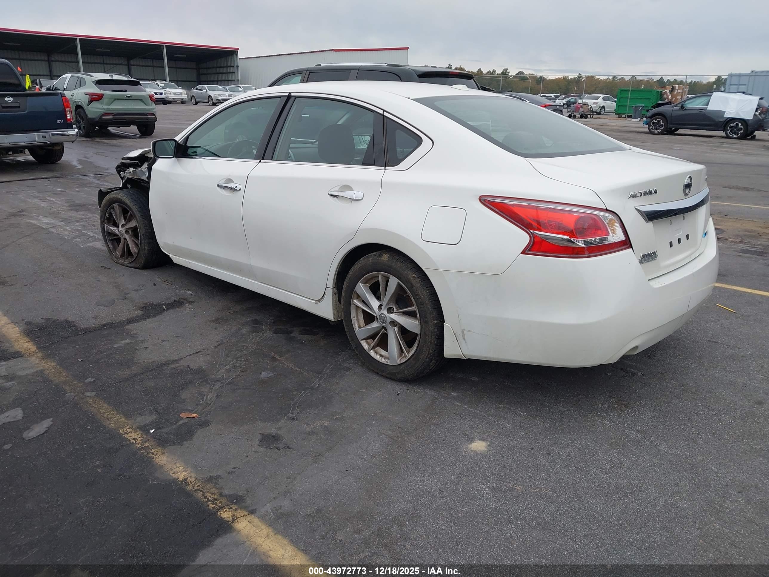 NISSAN ALTIMA image 3