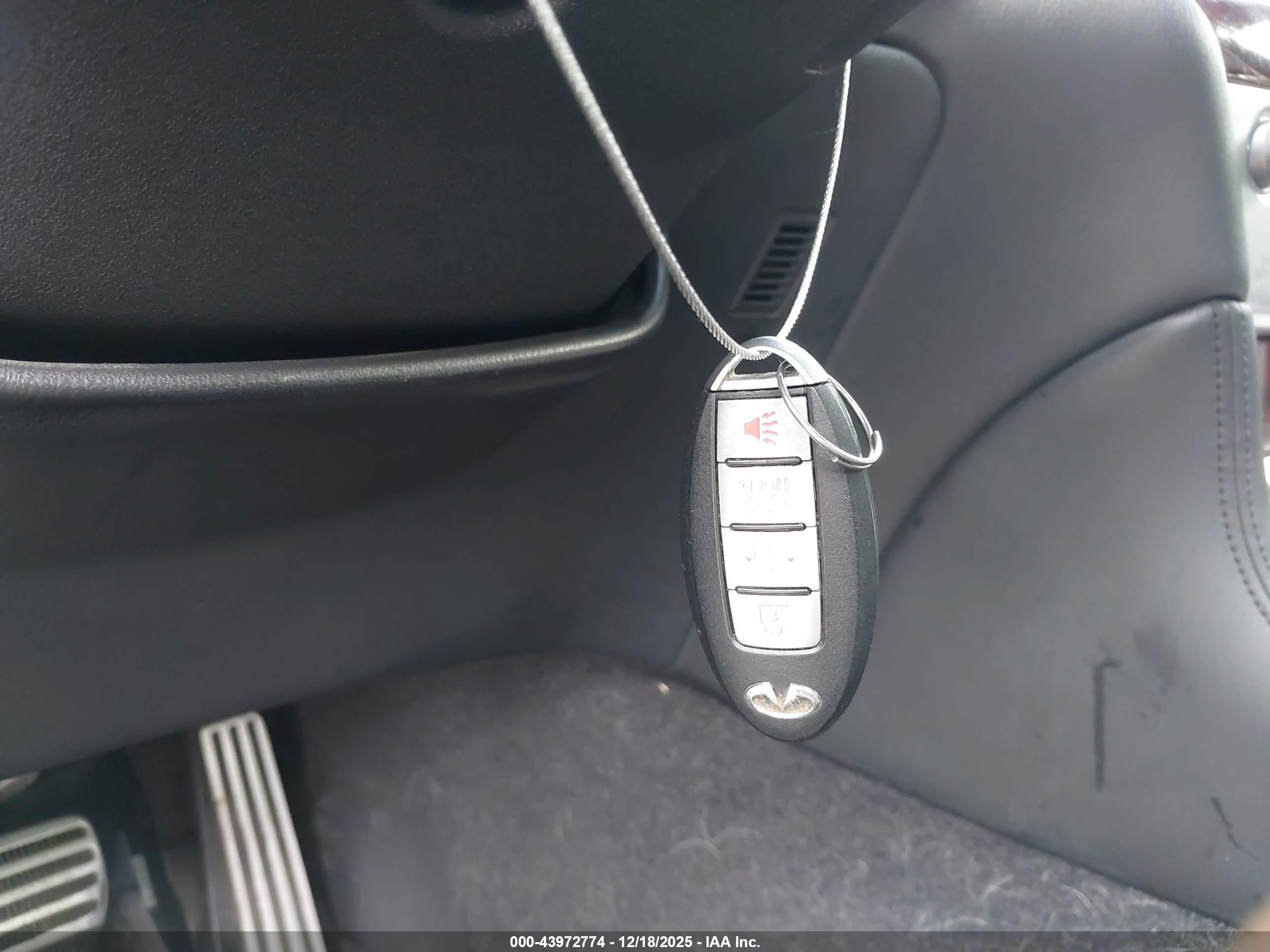 INFINITI Q70 image 11