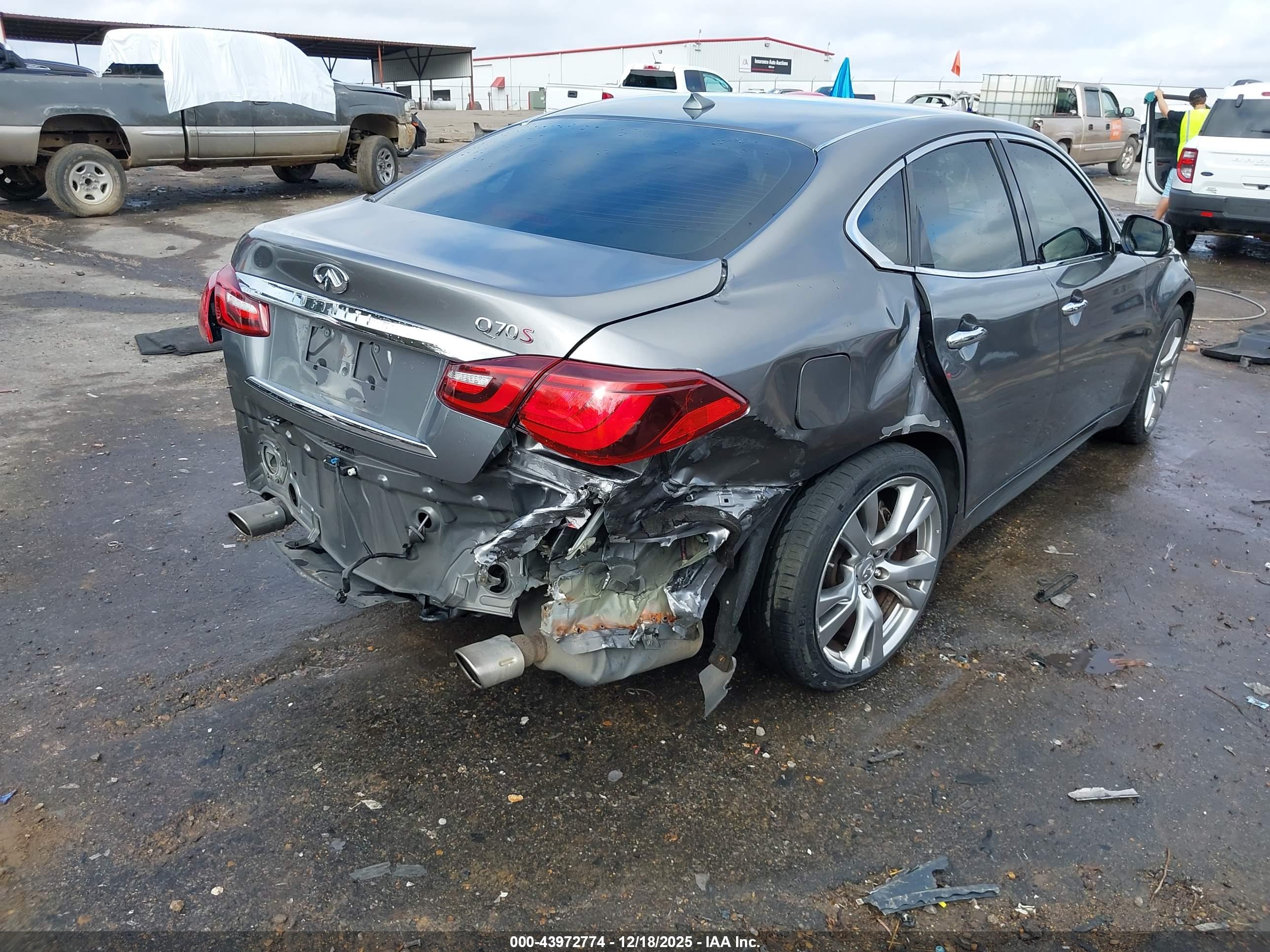 INFINITI Q70 image 6
