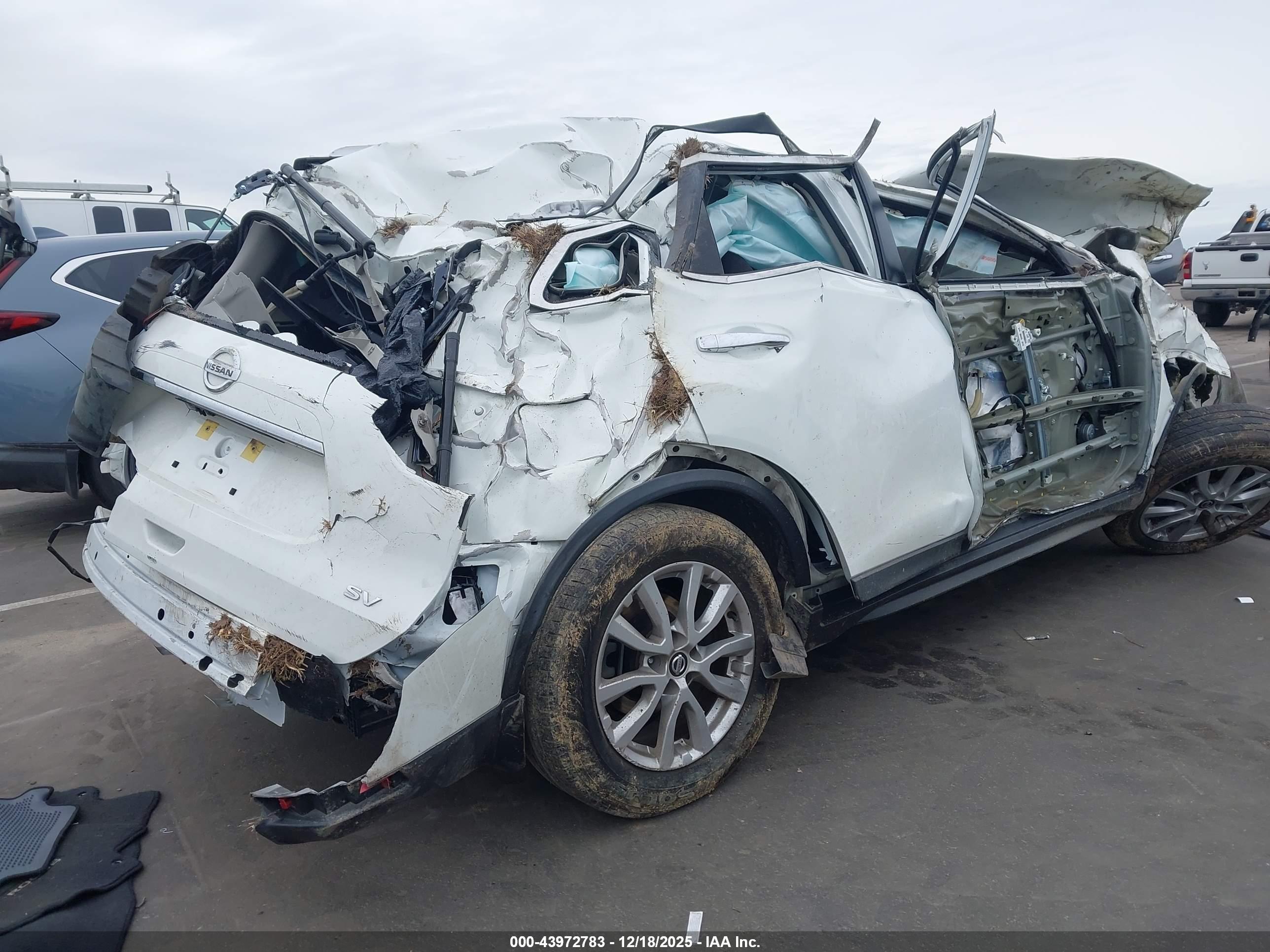 NISSAN ROGUE image 4