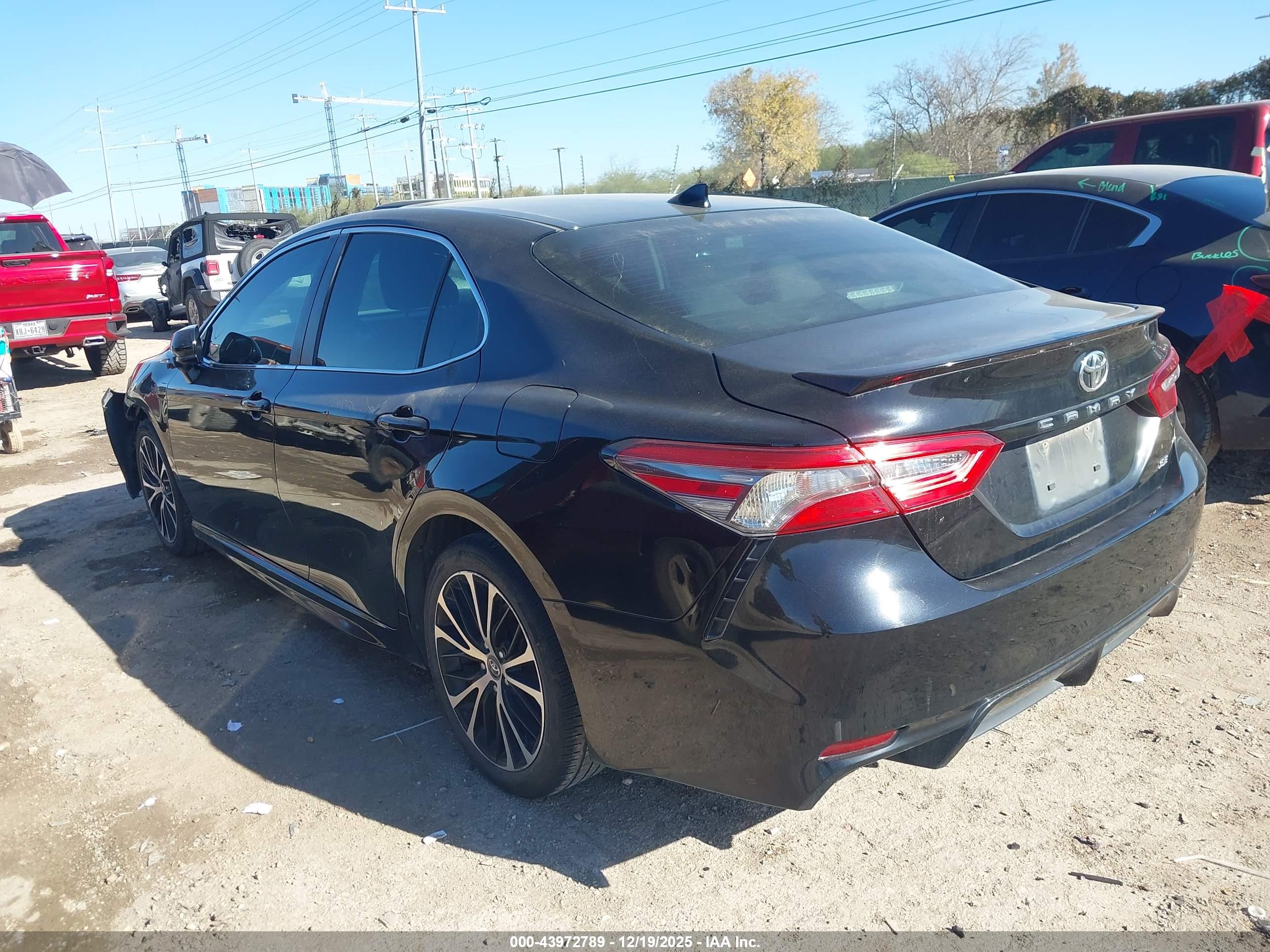 TOYOTA CAMRY image 3