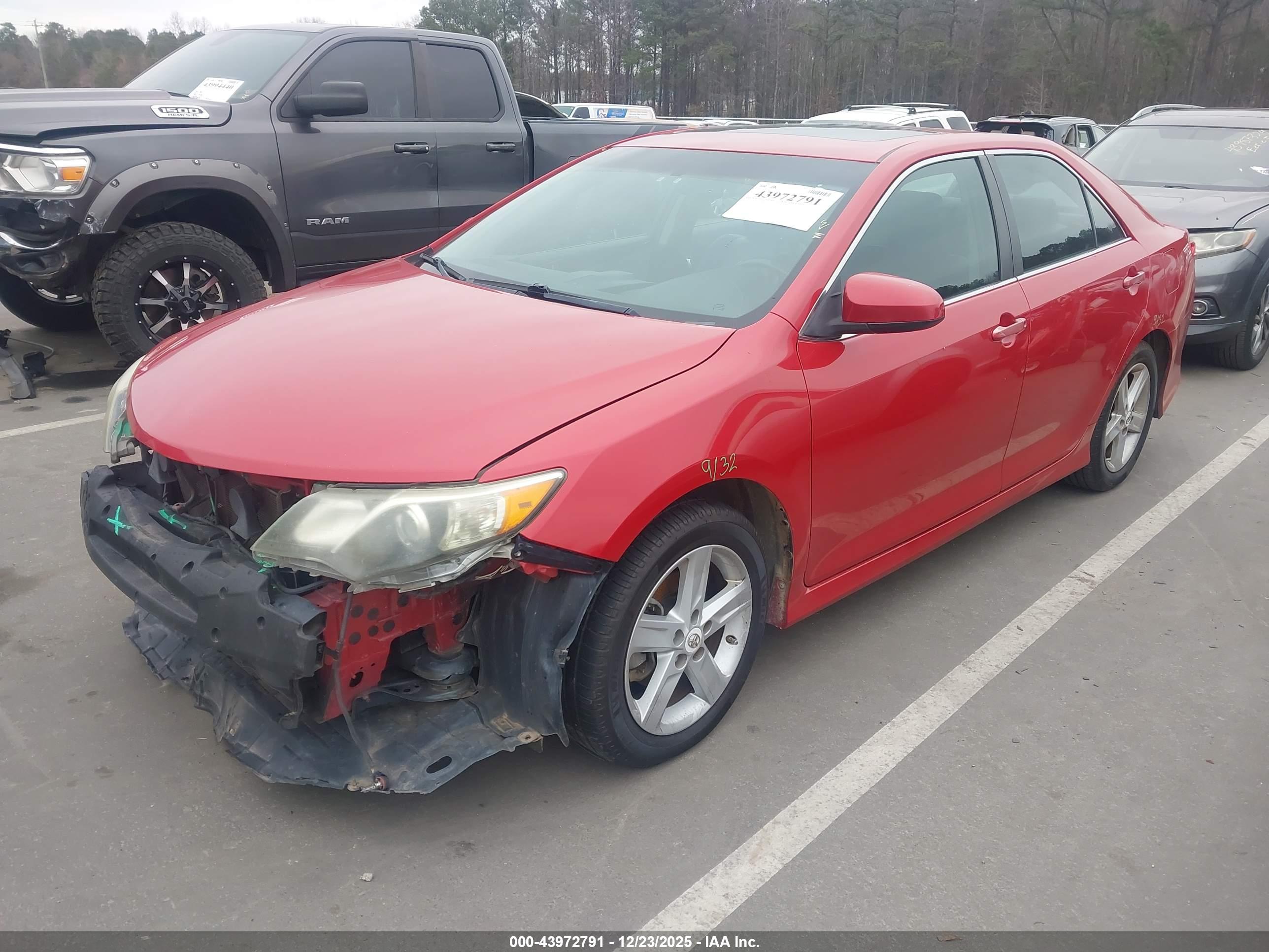 TOYOTA CAMRY image 2