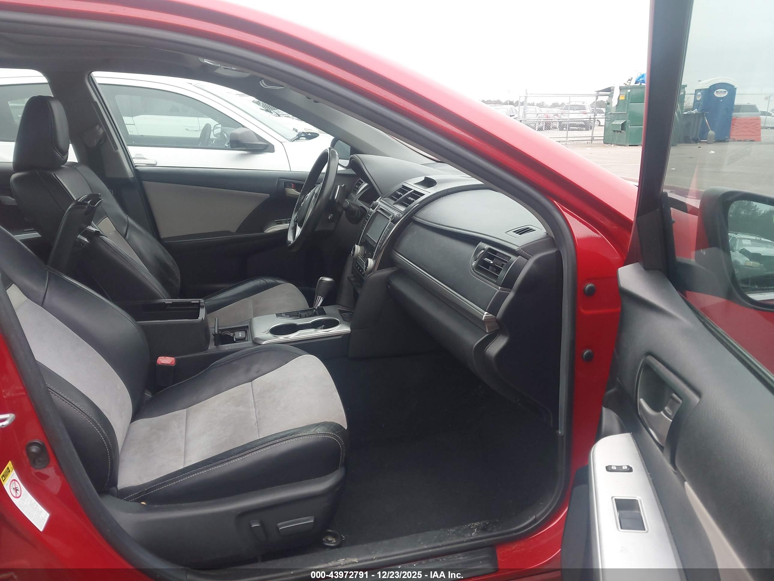TOYOTA CAMRY image 5