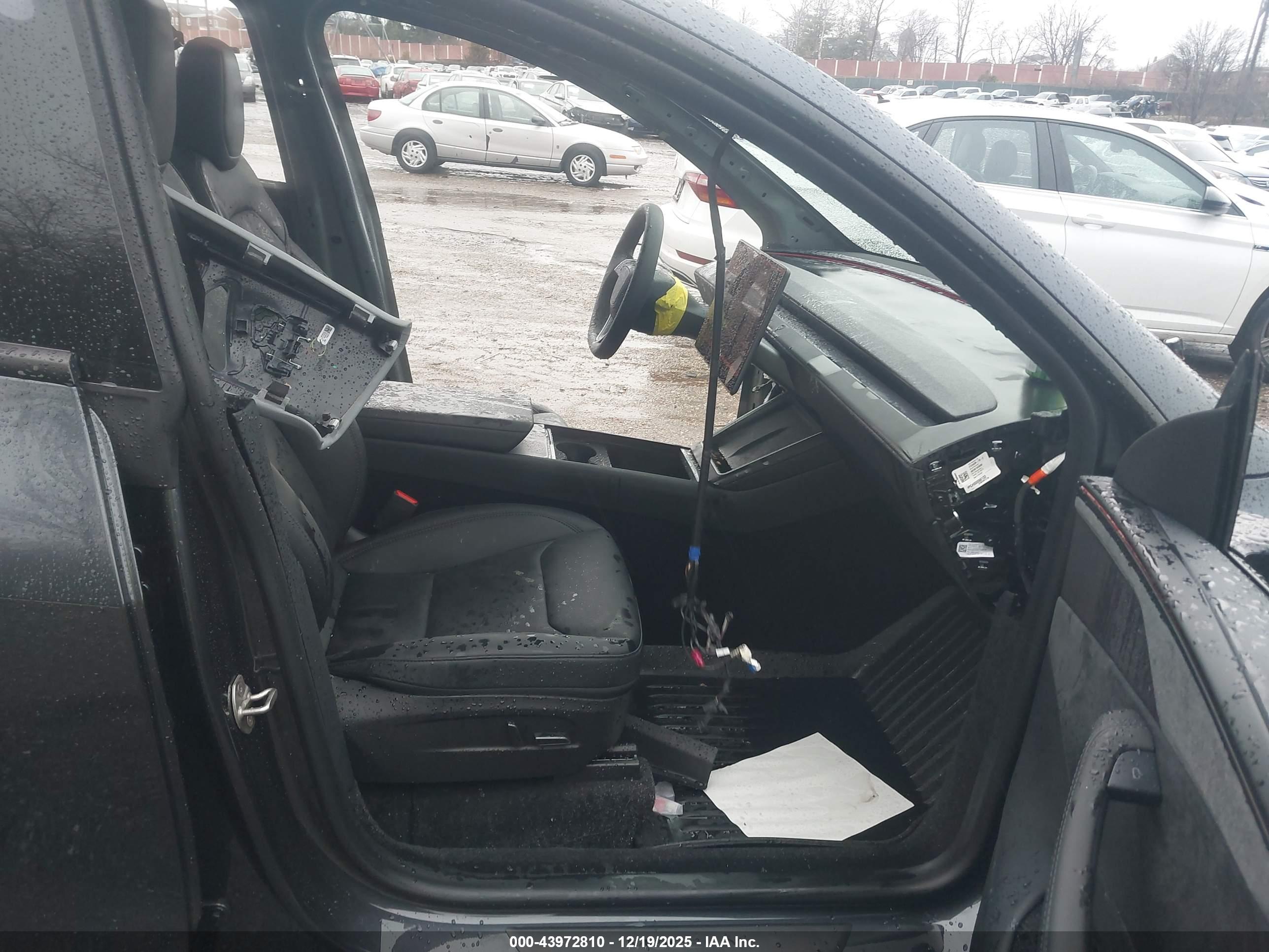 TESLA MODEL image 5