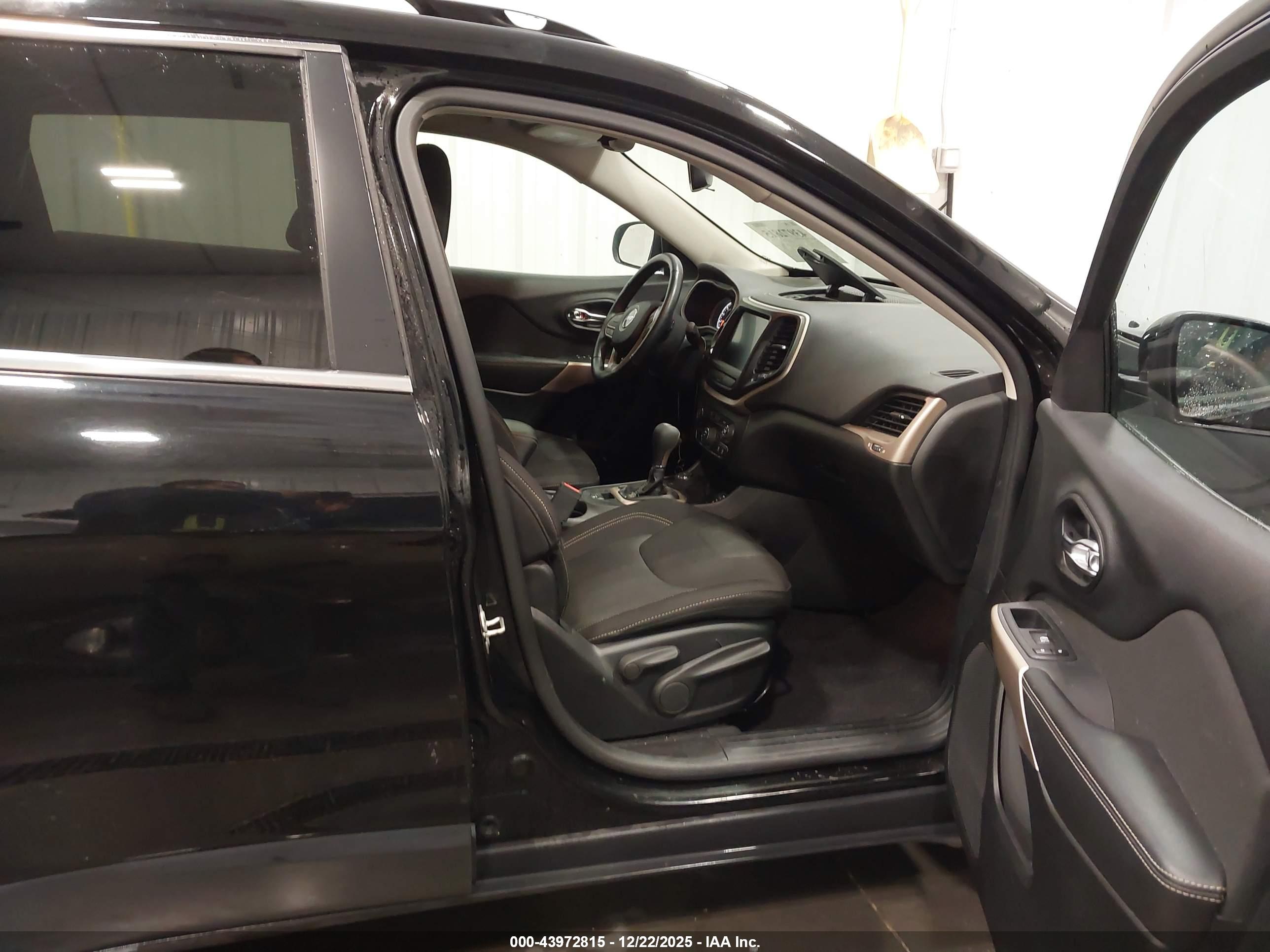 JEEP CHEROKEE image 5