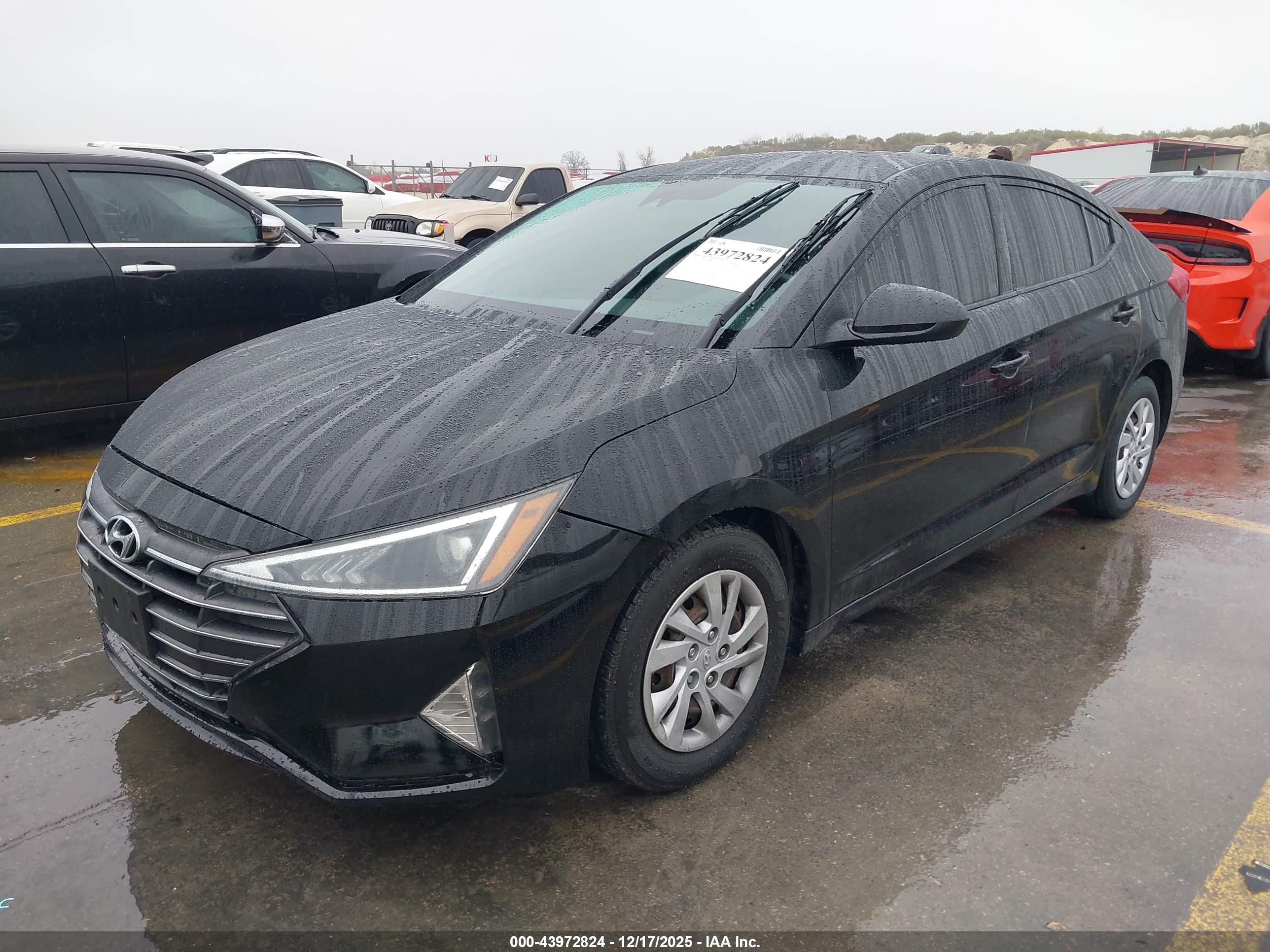 HYUNDAI ELANTRA image 2