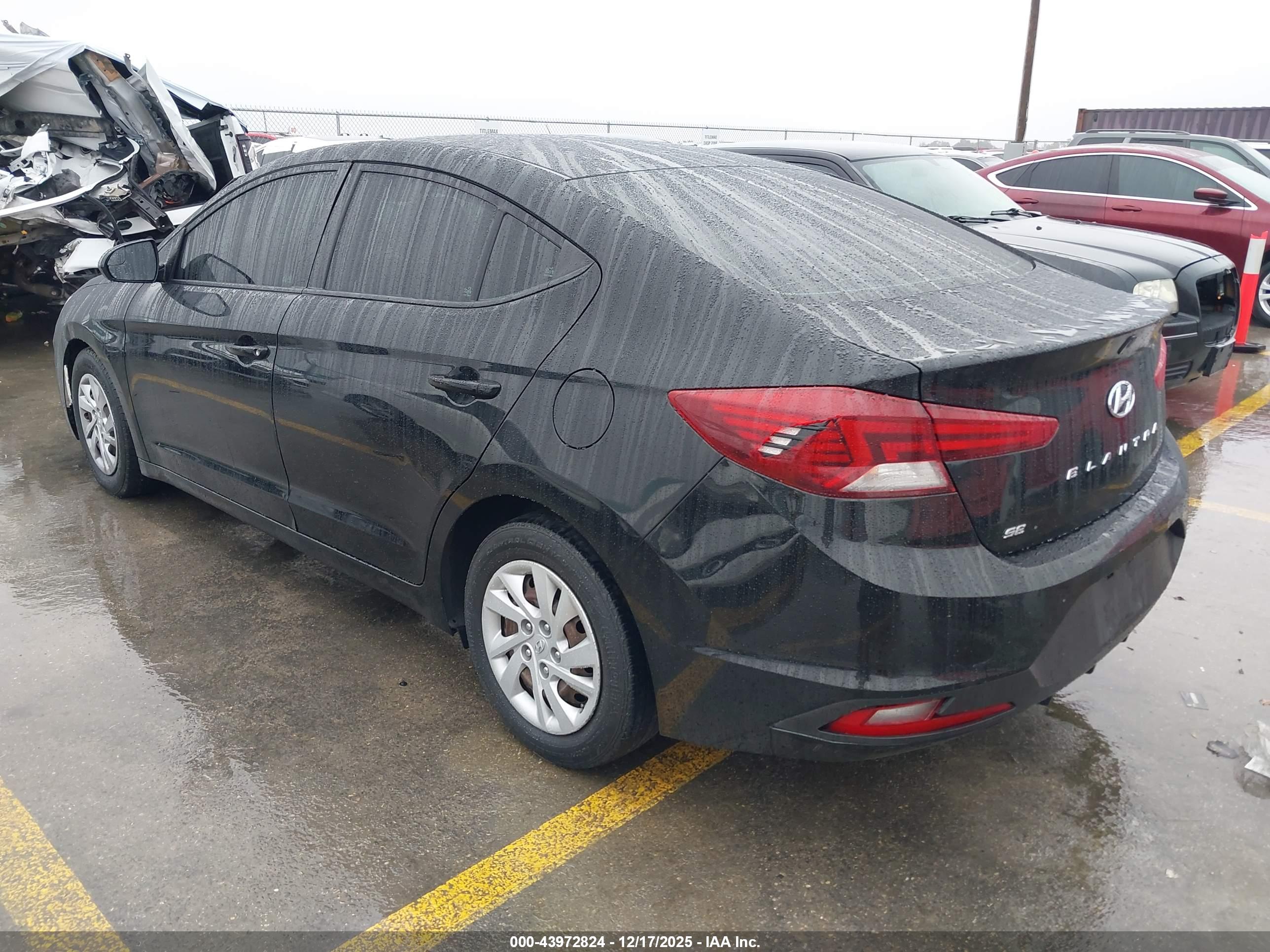 HYUNDAI ELANTRA image 3