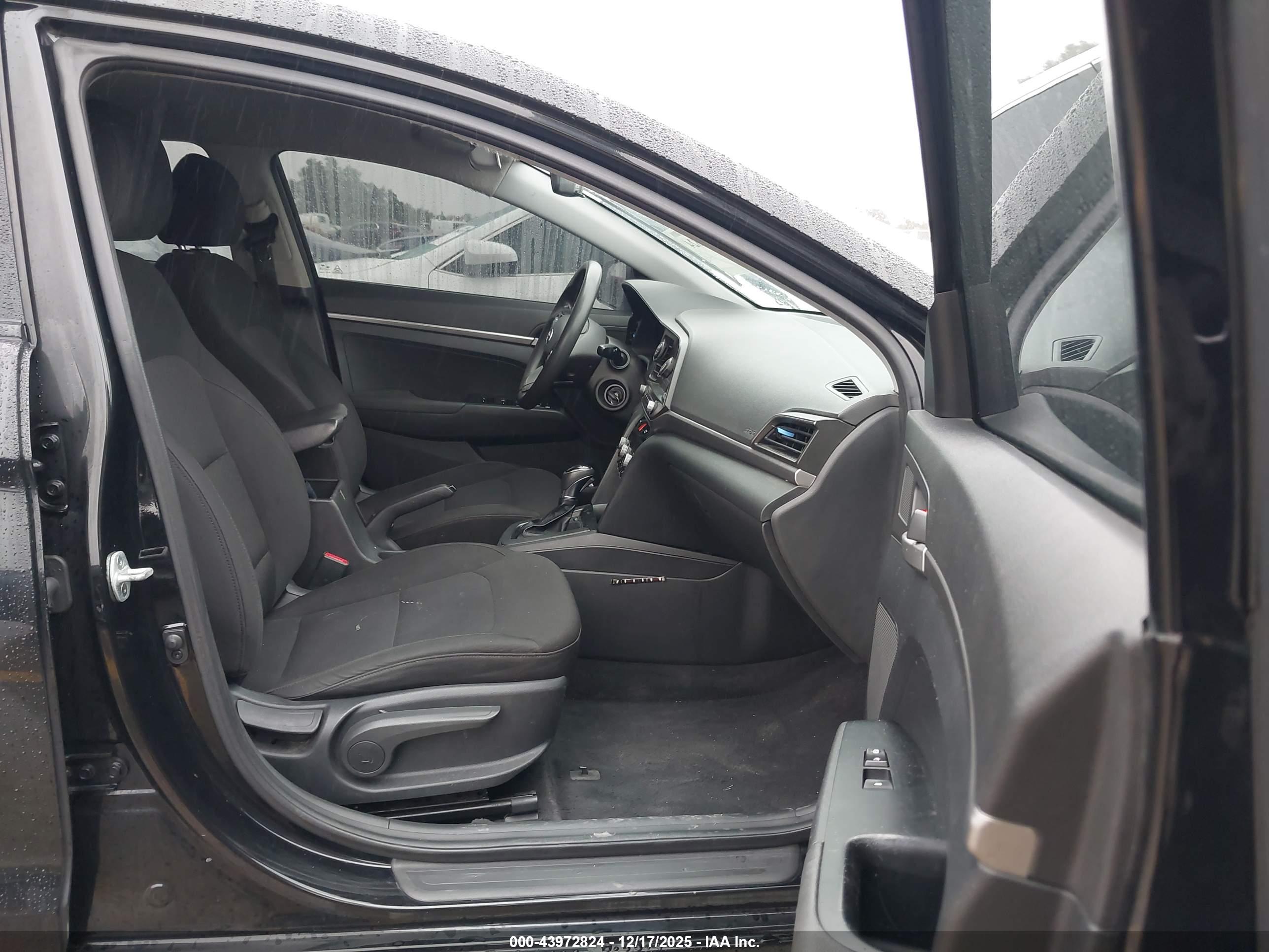 HYUNDAI ELANTRA image 5