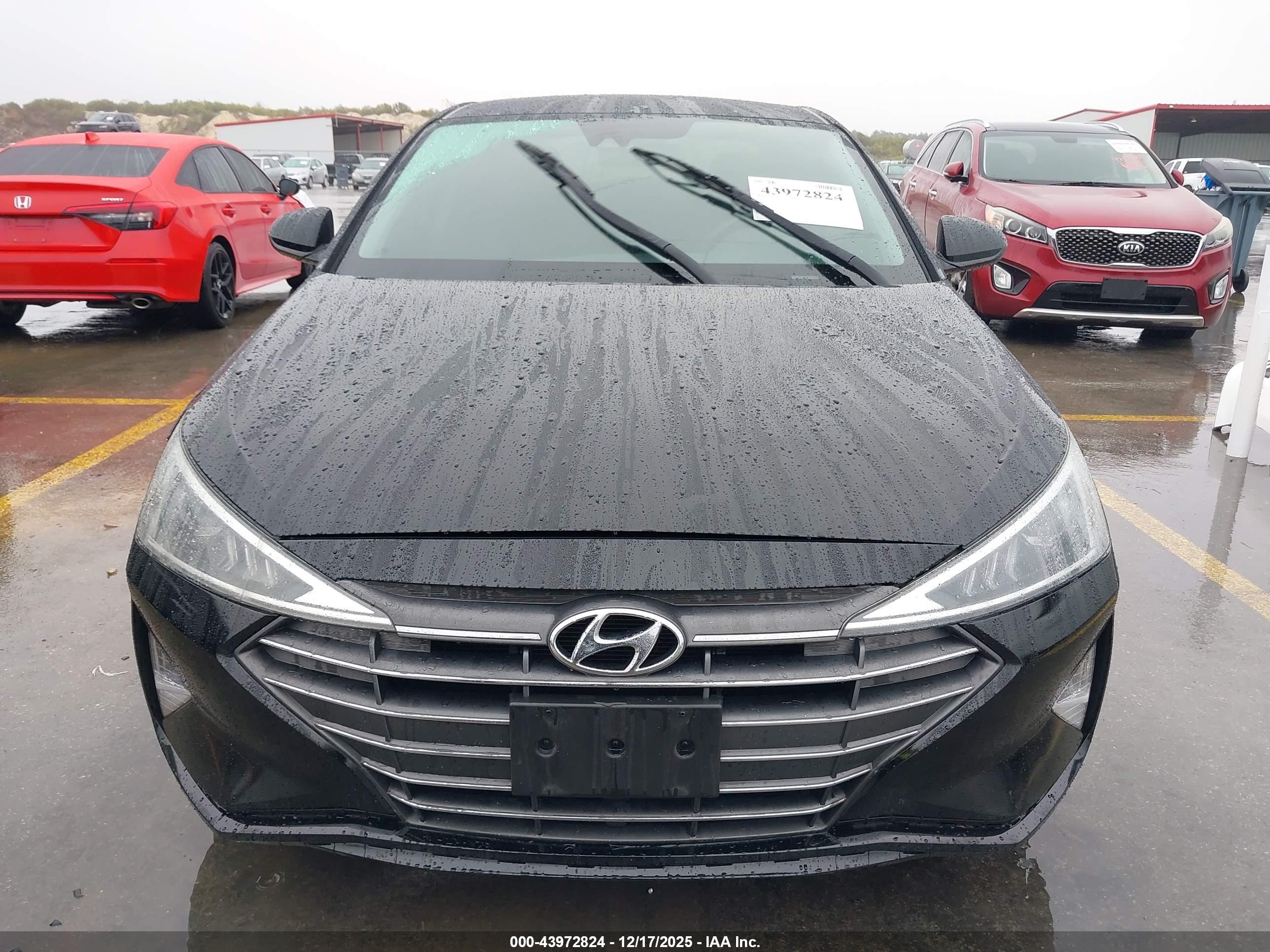 HYUNDAI ELANTRA image 6