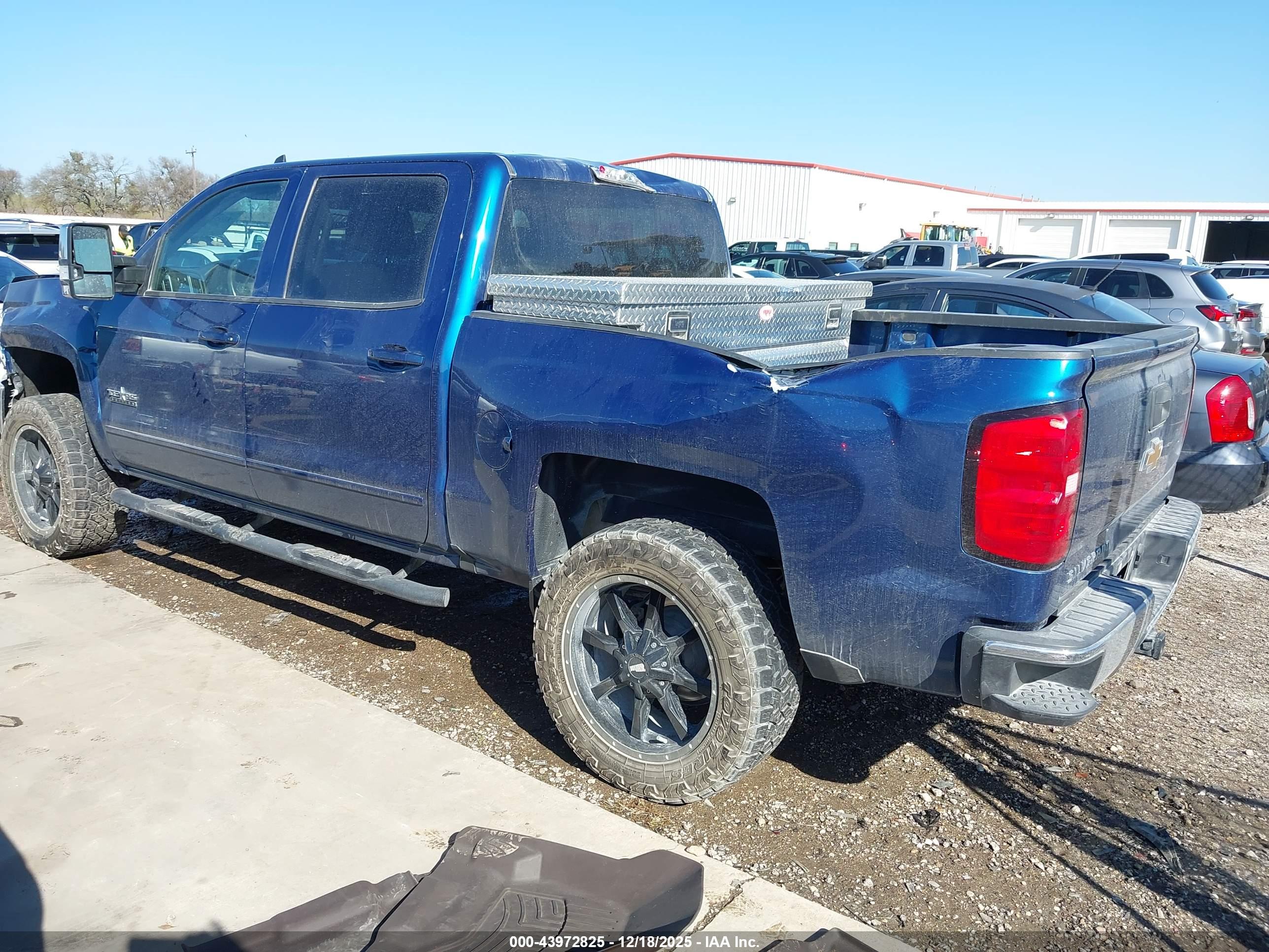 CHEVROLET SILVERADO image 3