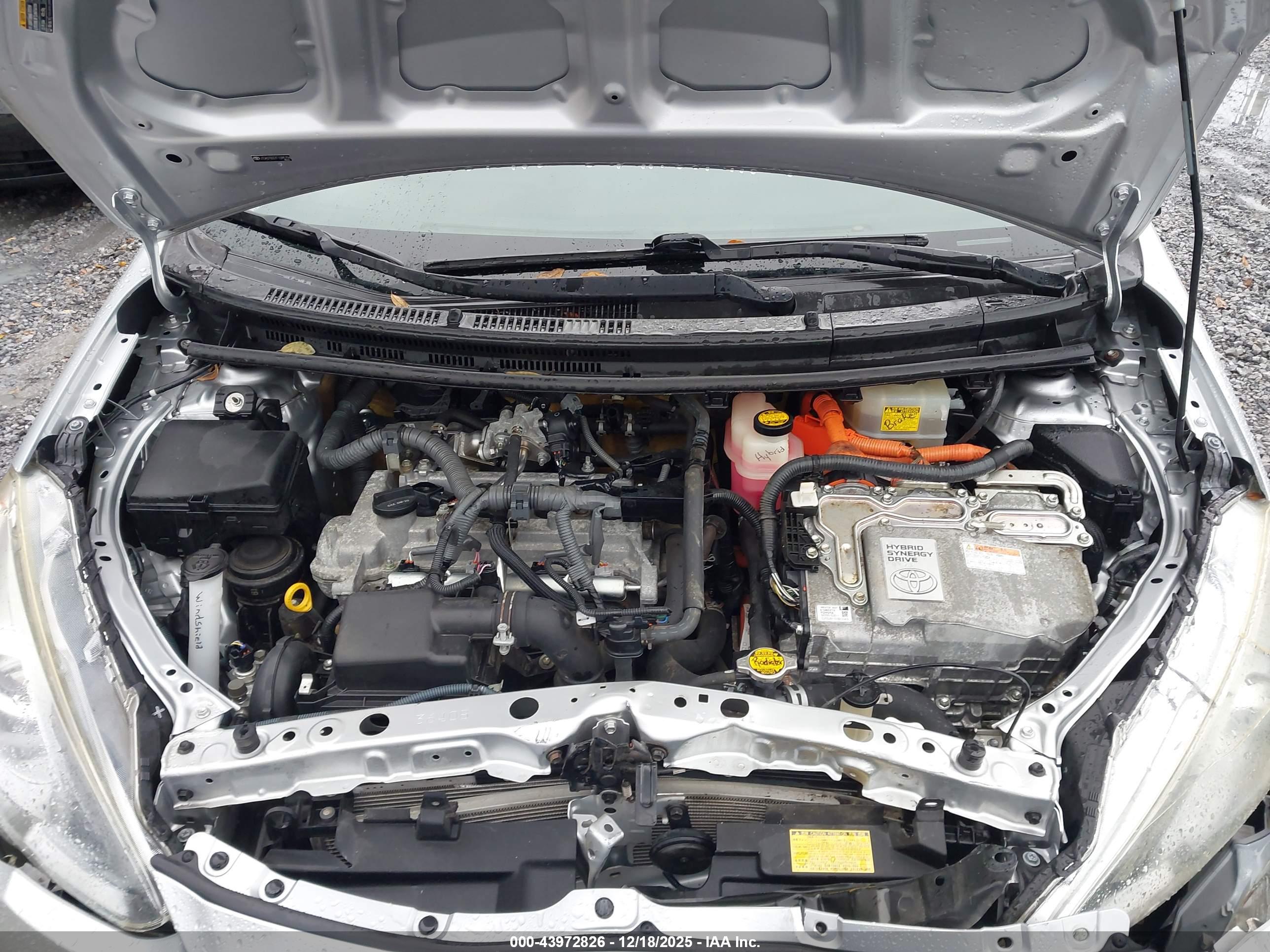 TOYOTA PRIUS image 10