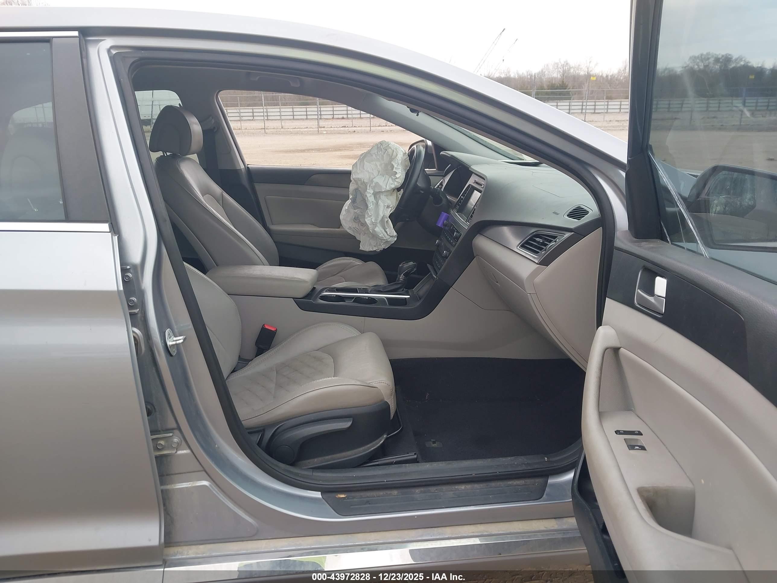 HYUNDAI SONATA image 5