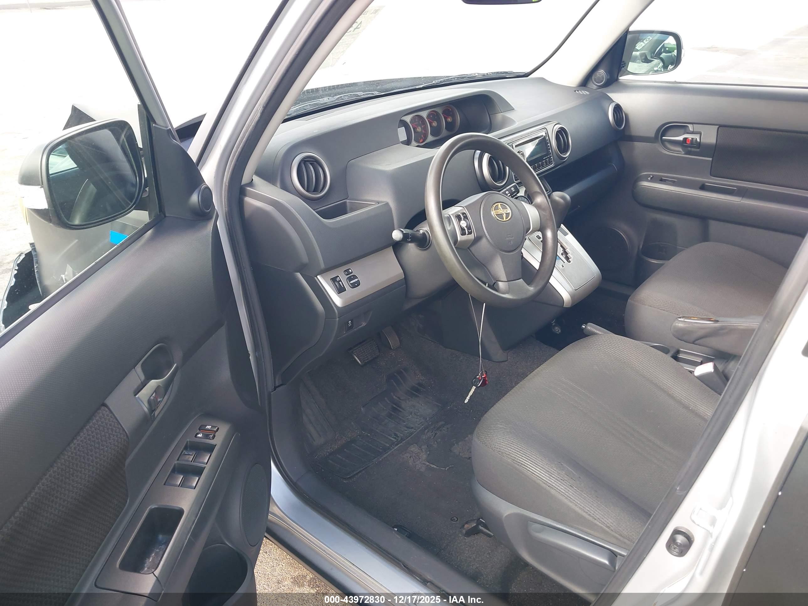 SCION XB image 9