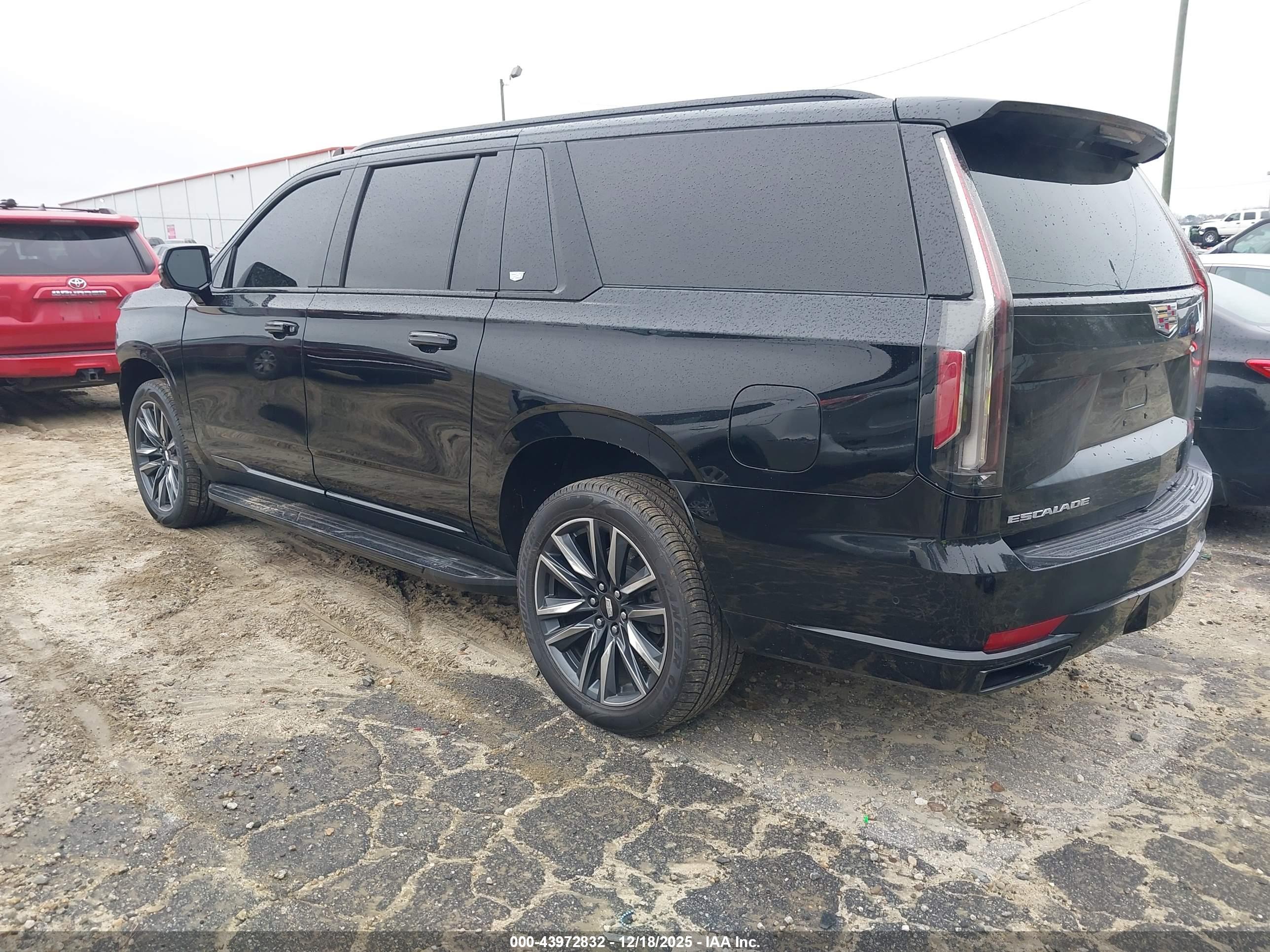CADILLAC ESCALADE image 3