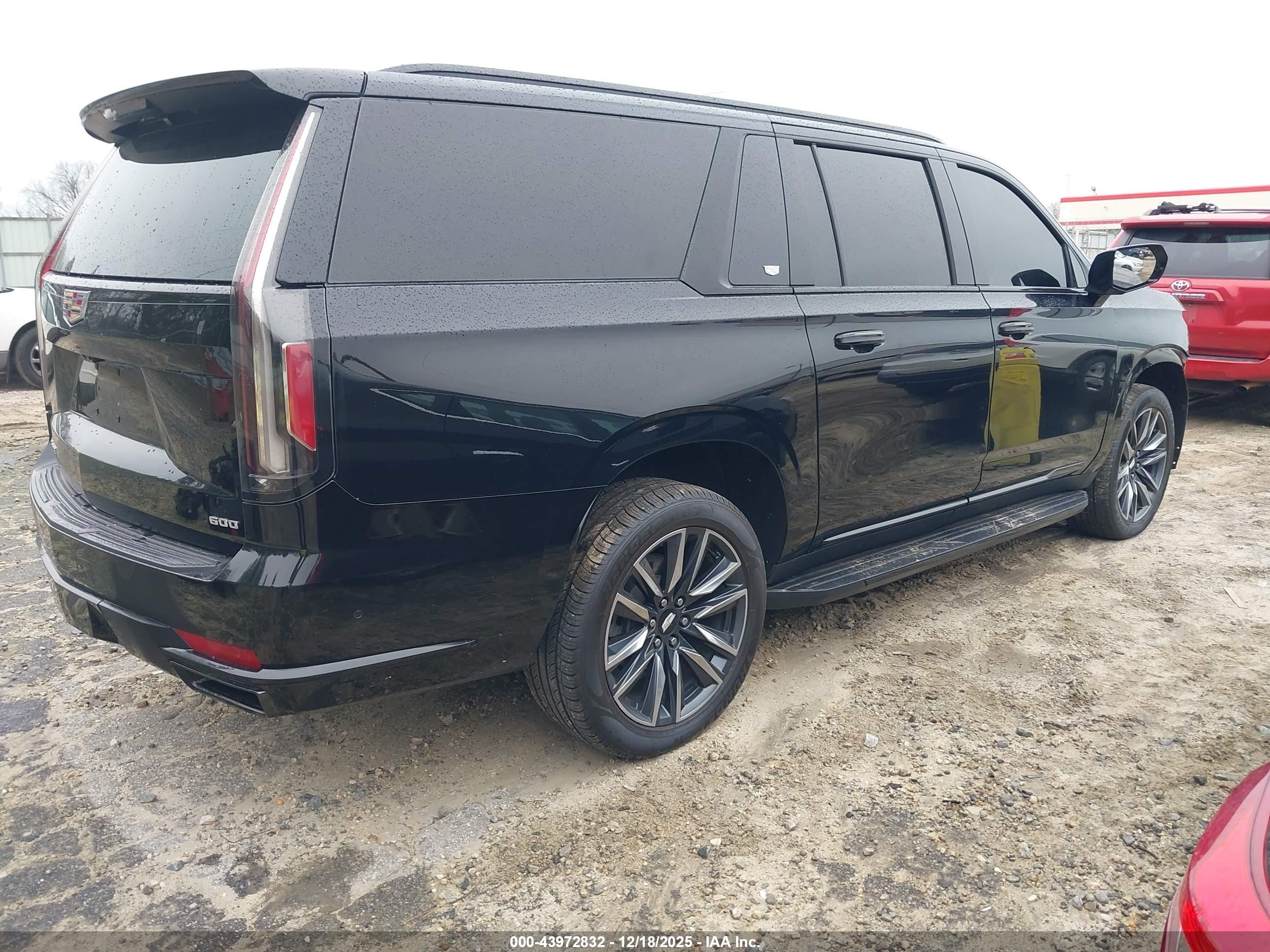 CADILLAC ESCALADE image 4