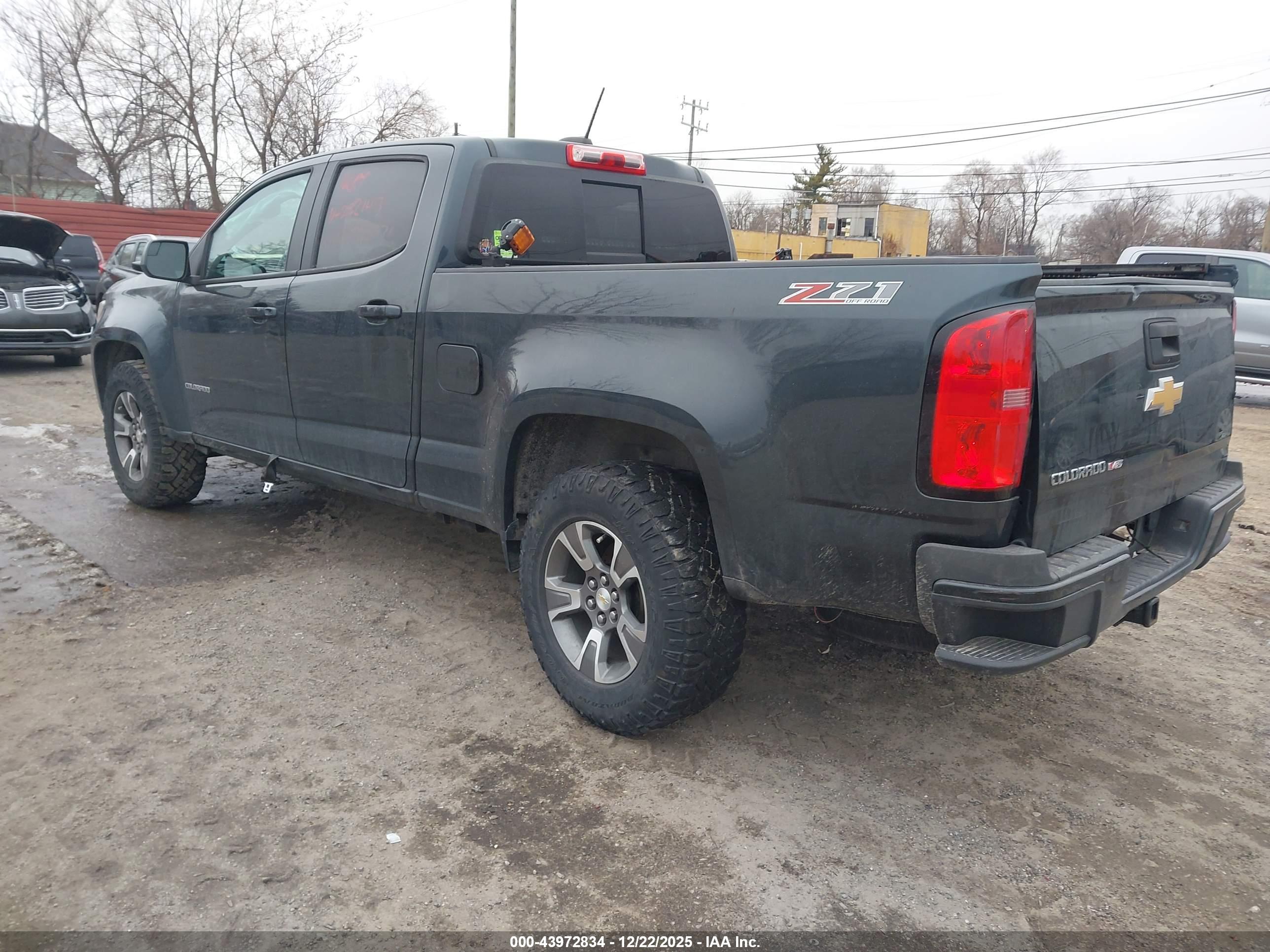 CHEVROLET COLORADO image 3
