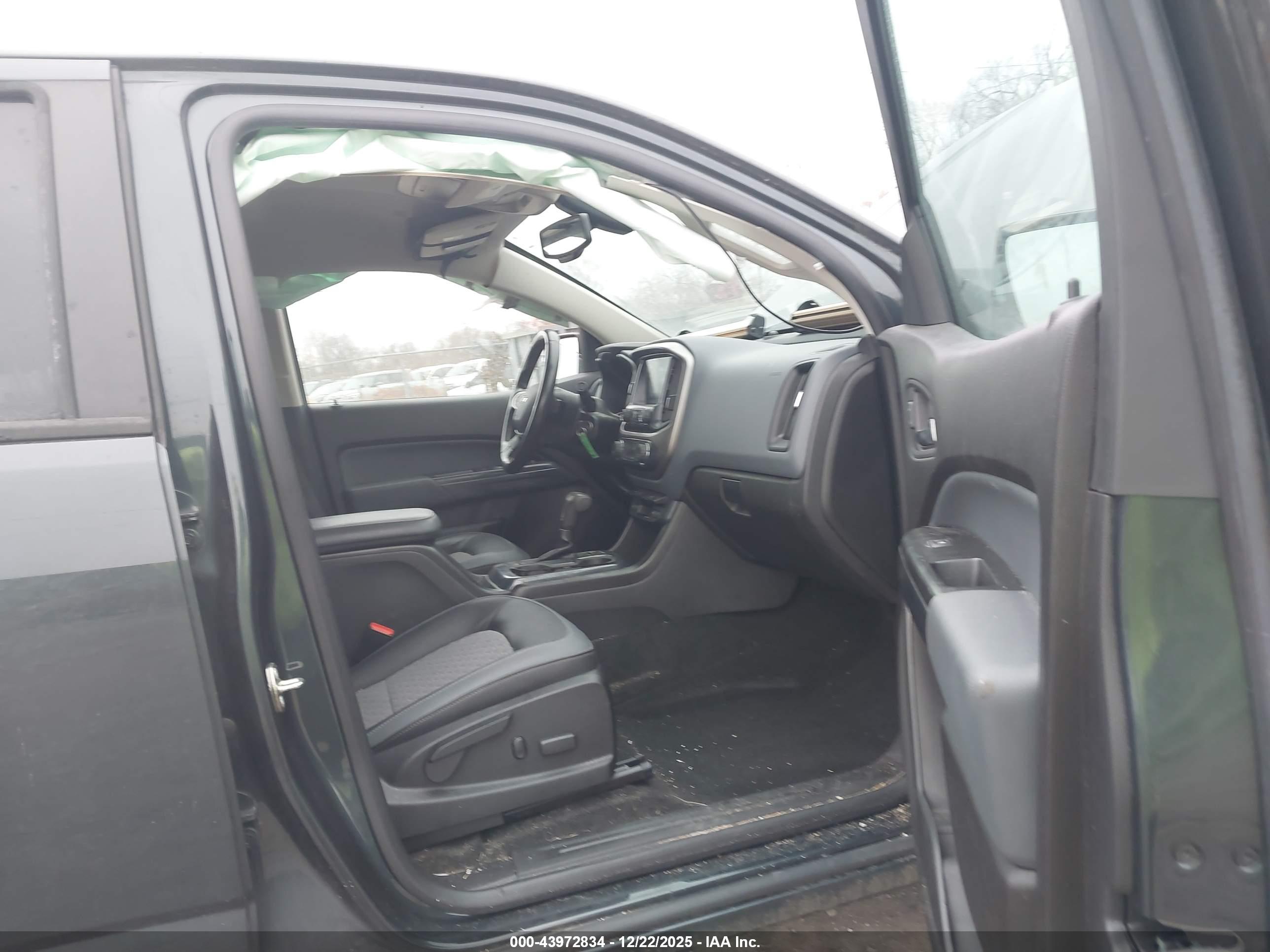 CHEVROLET COLORADO image 5