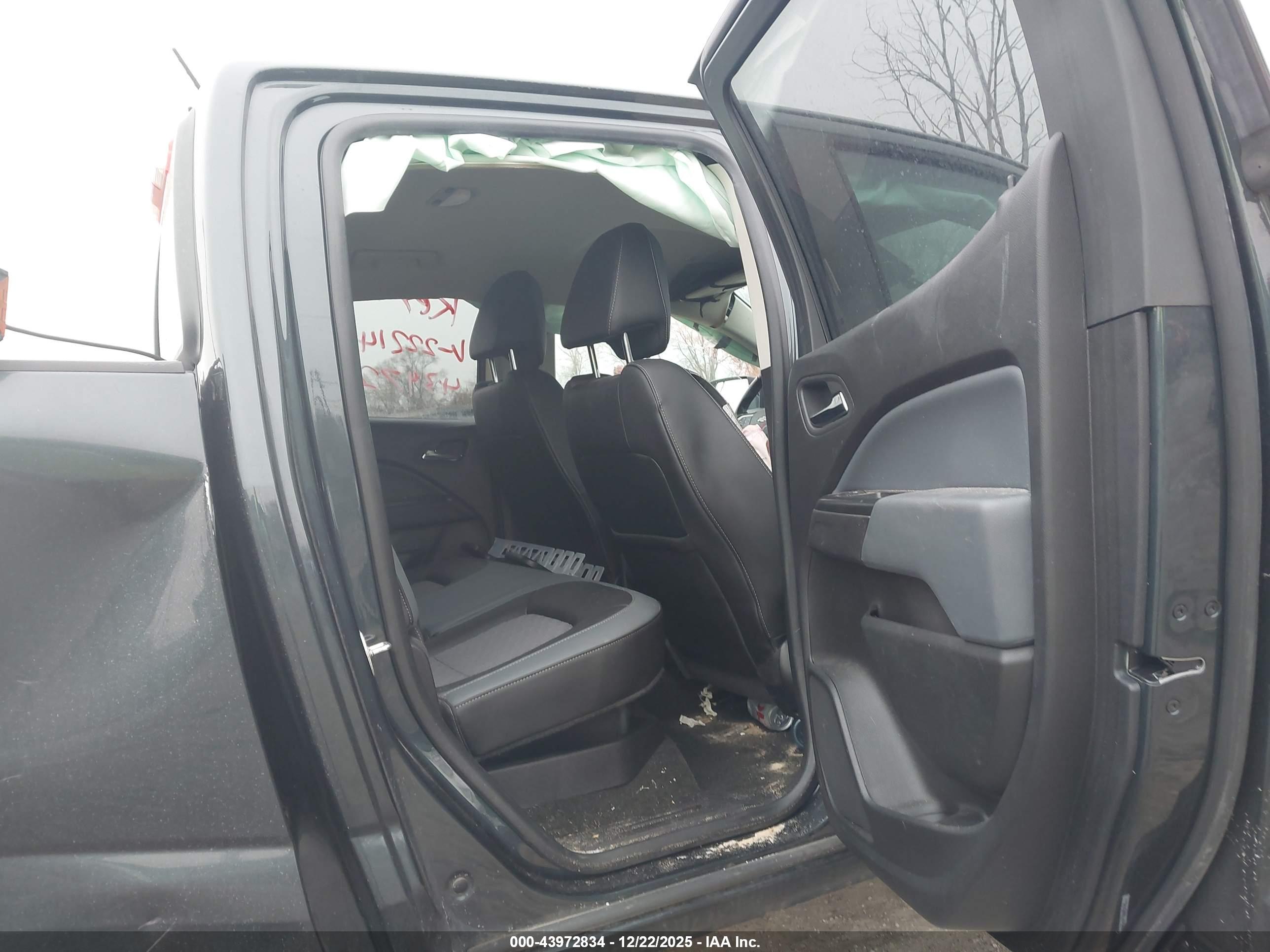 CHEVROLET COLORADO image 8