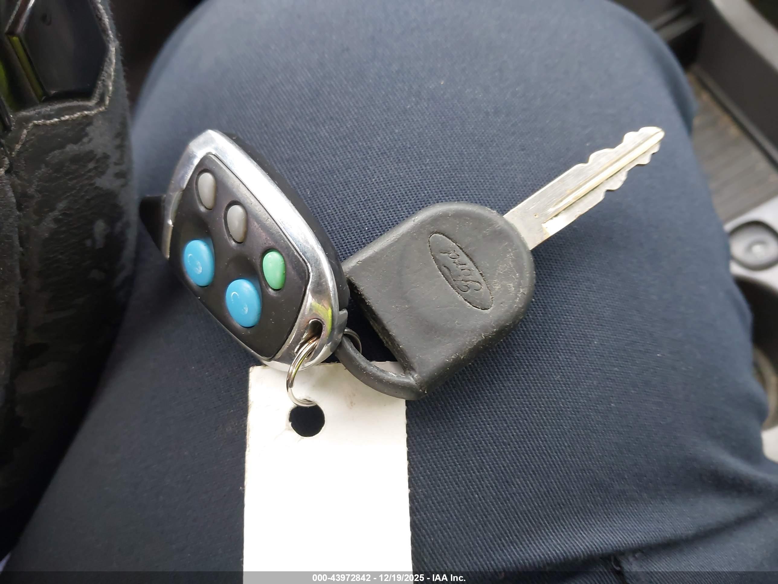 FORD EXPLORER image 11