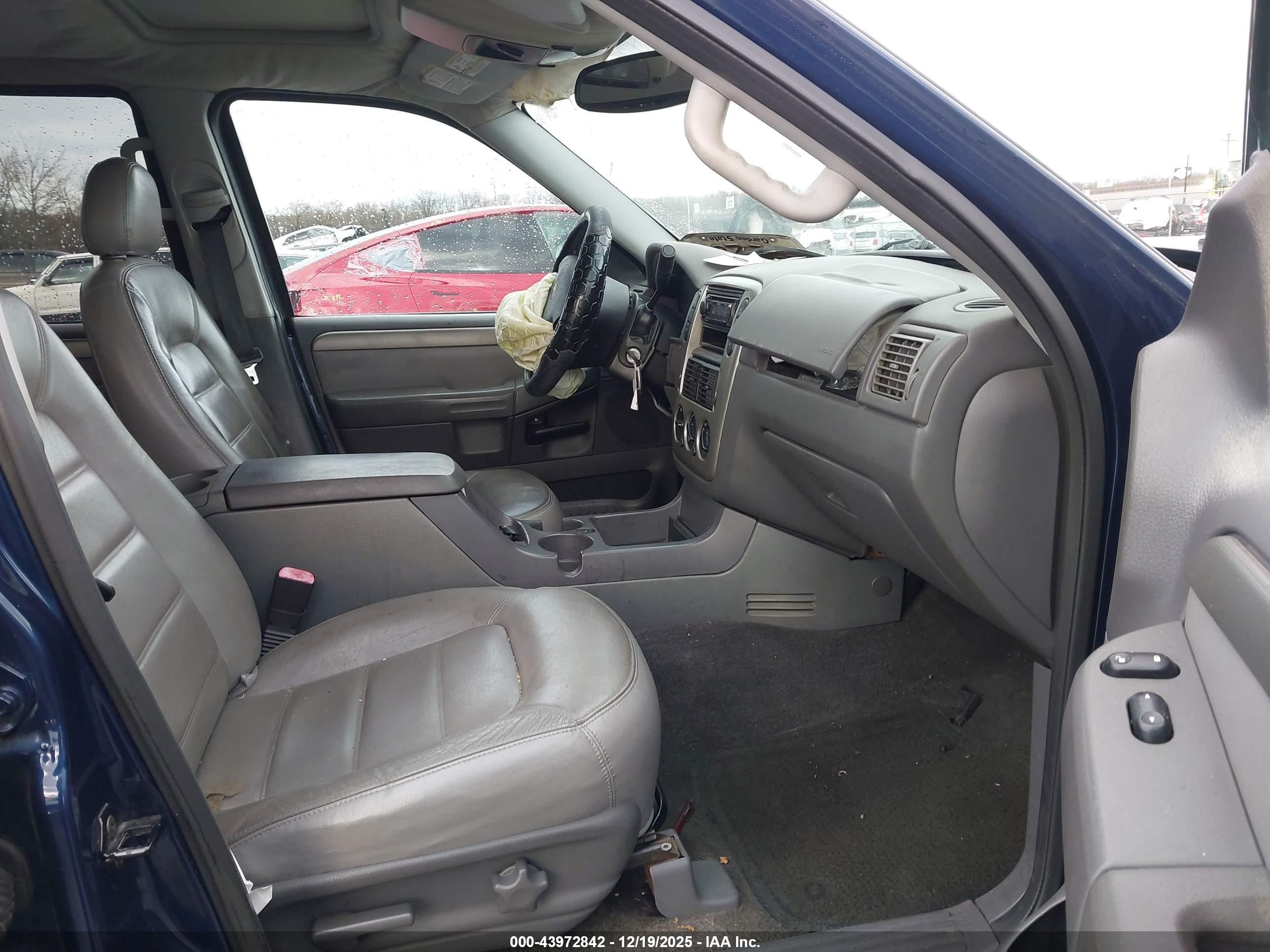 FORD EXPLORER image 5