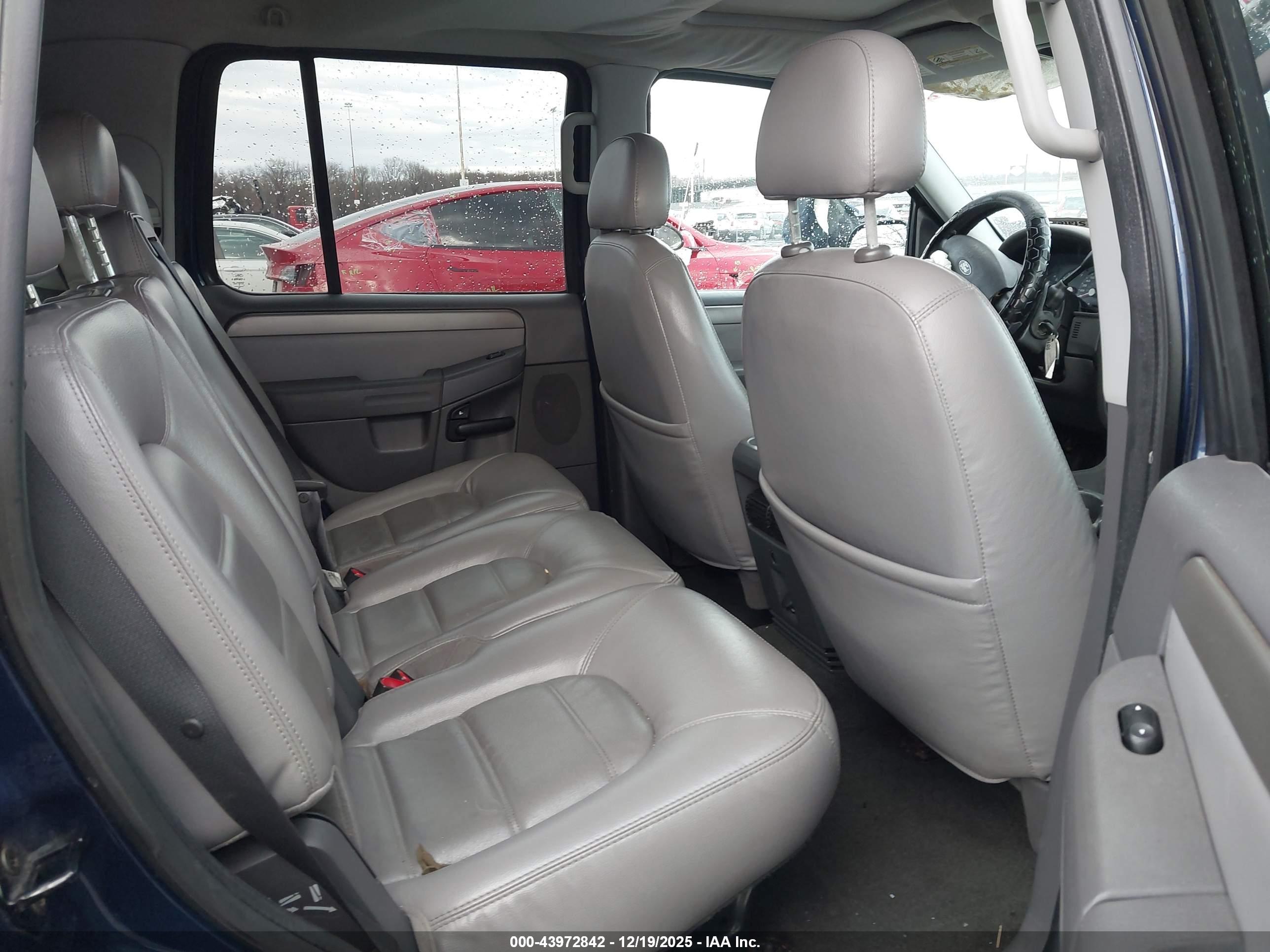 FORD EXPLORER image 8