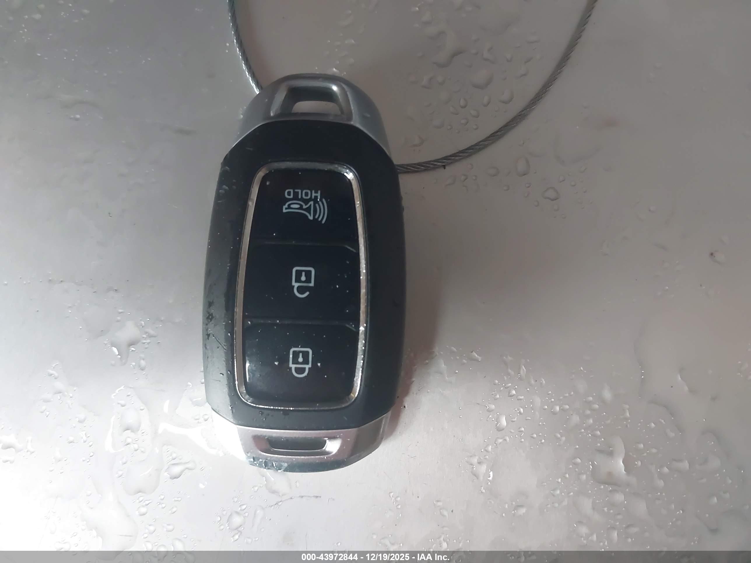 HYUNDAI SANTA image 11