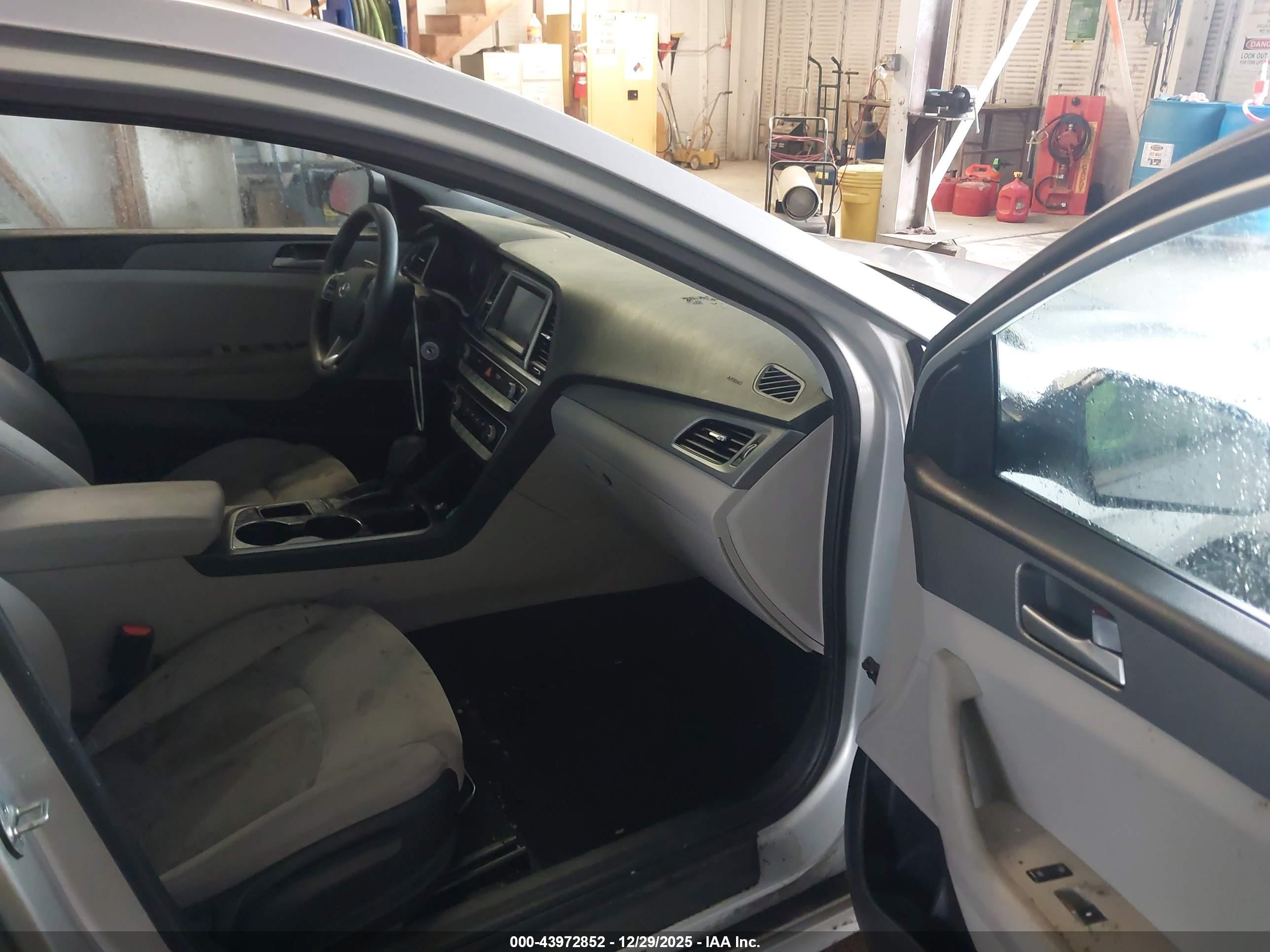 HYUNDAI SONATA image 5