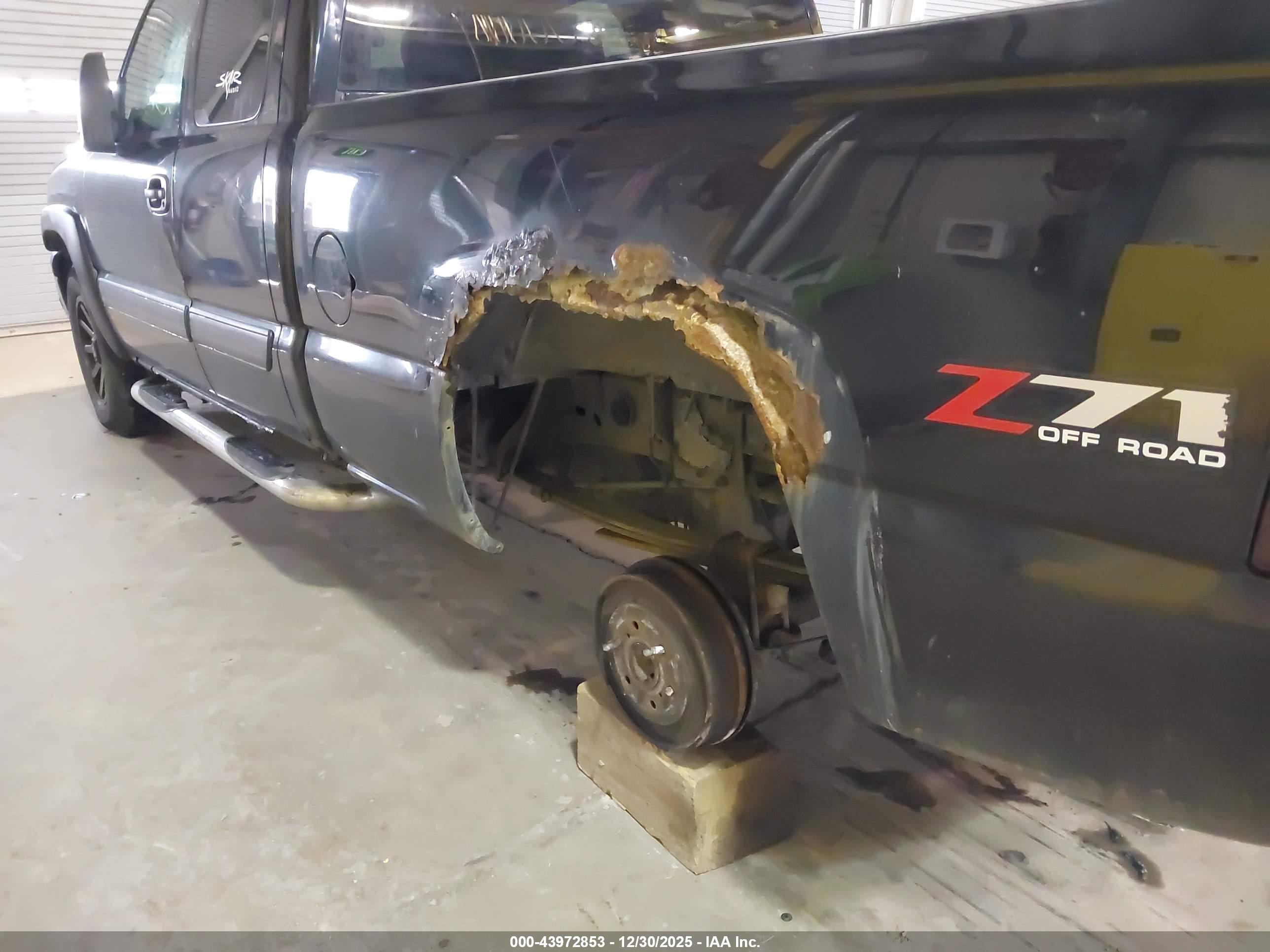 CHEVROLET SILVERADO image 6