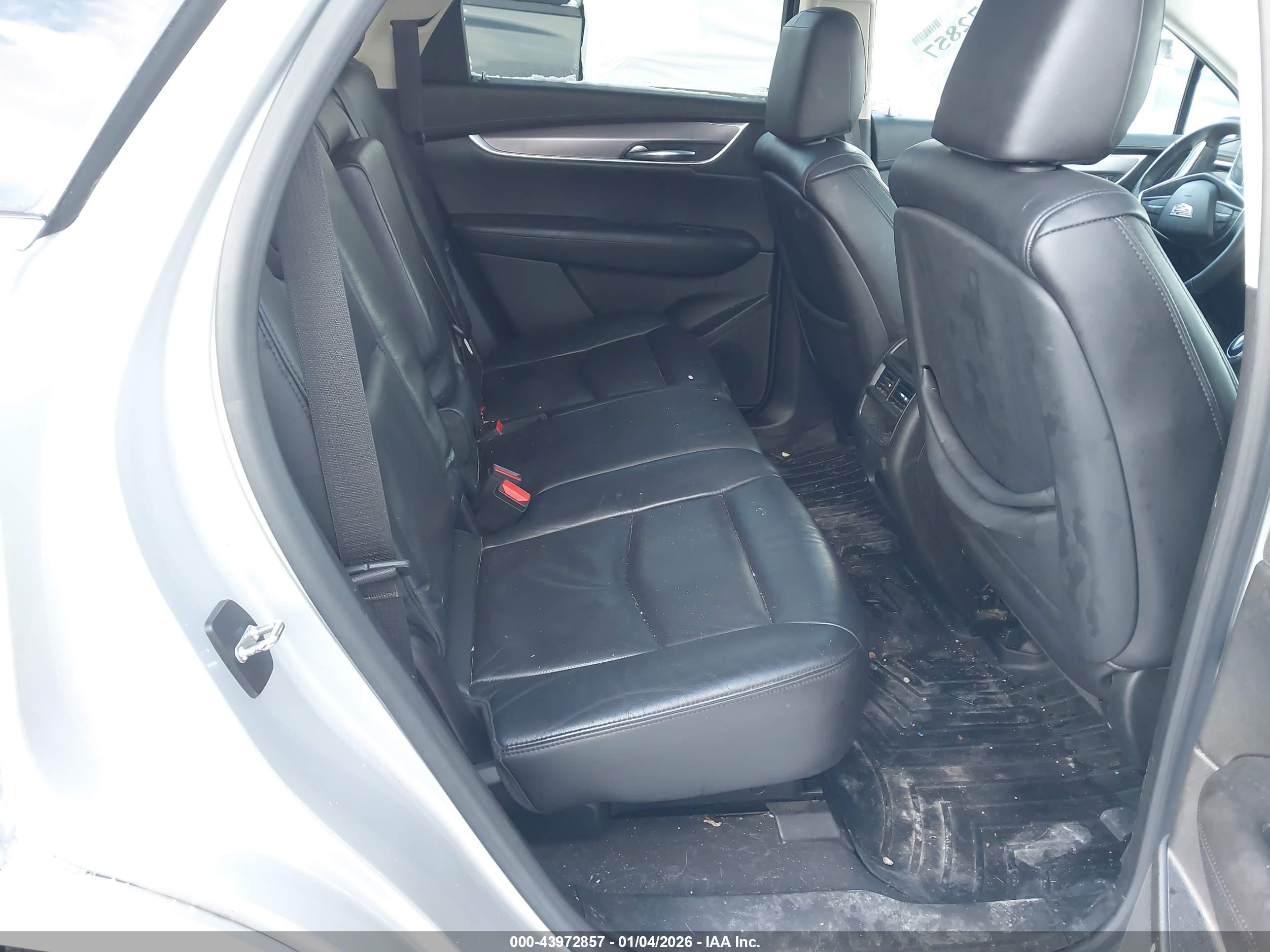CADILLAC XT5 image 8