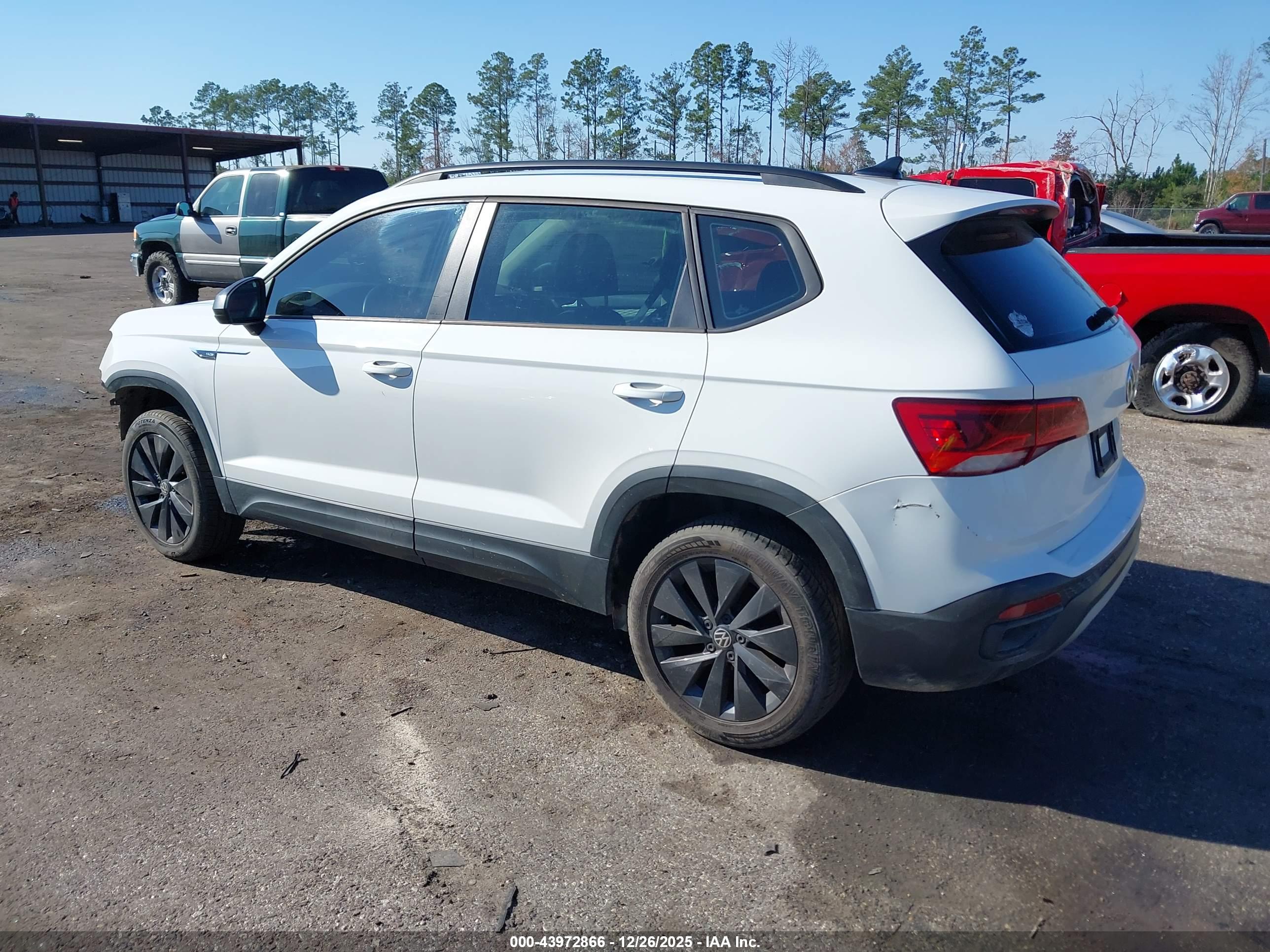 VOLKSWAGEN TAOS image 3